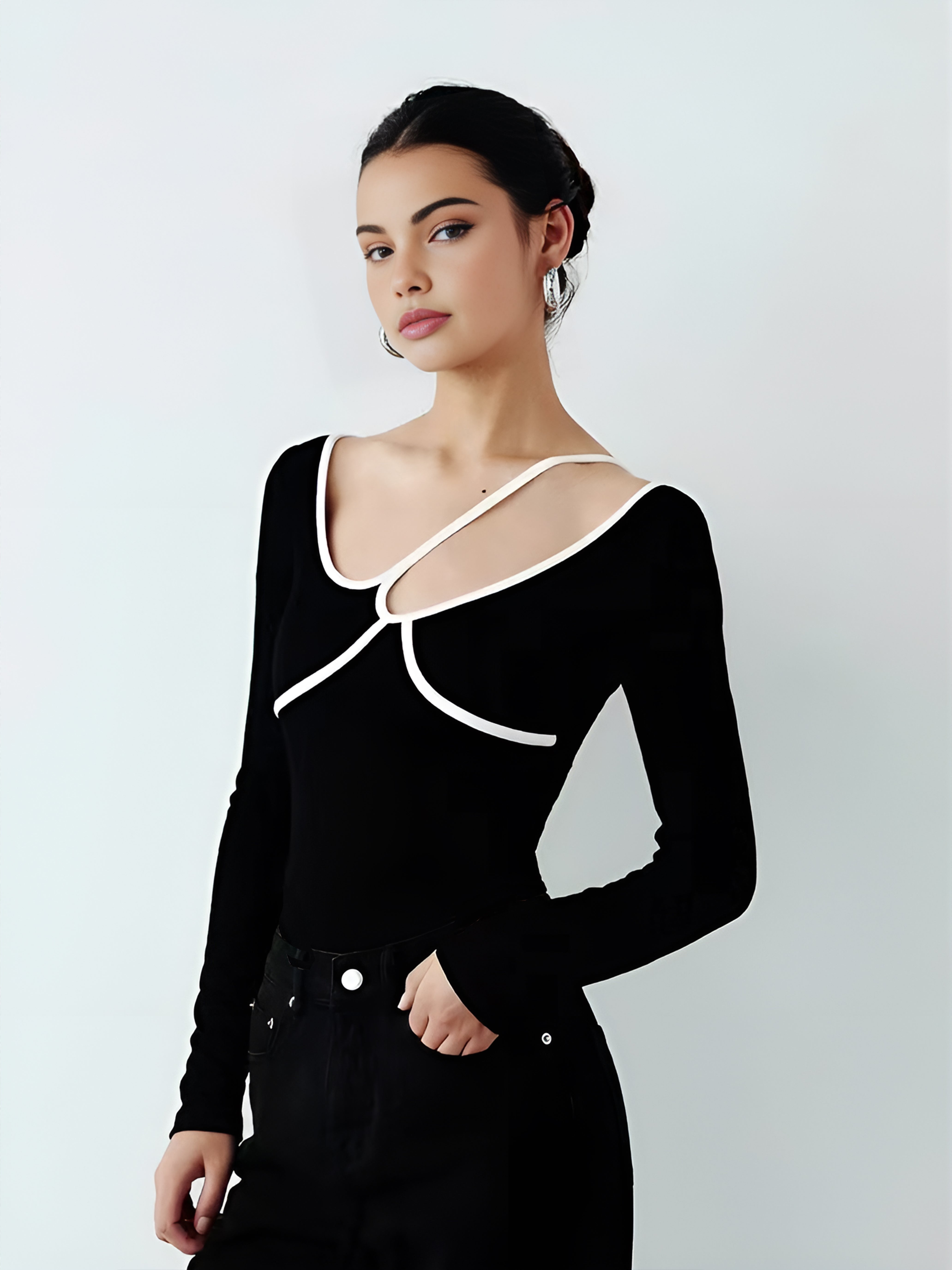 Clara | Asymmetrische Bluse mit Kontrastpaspel