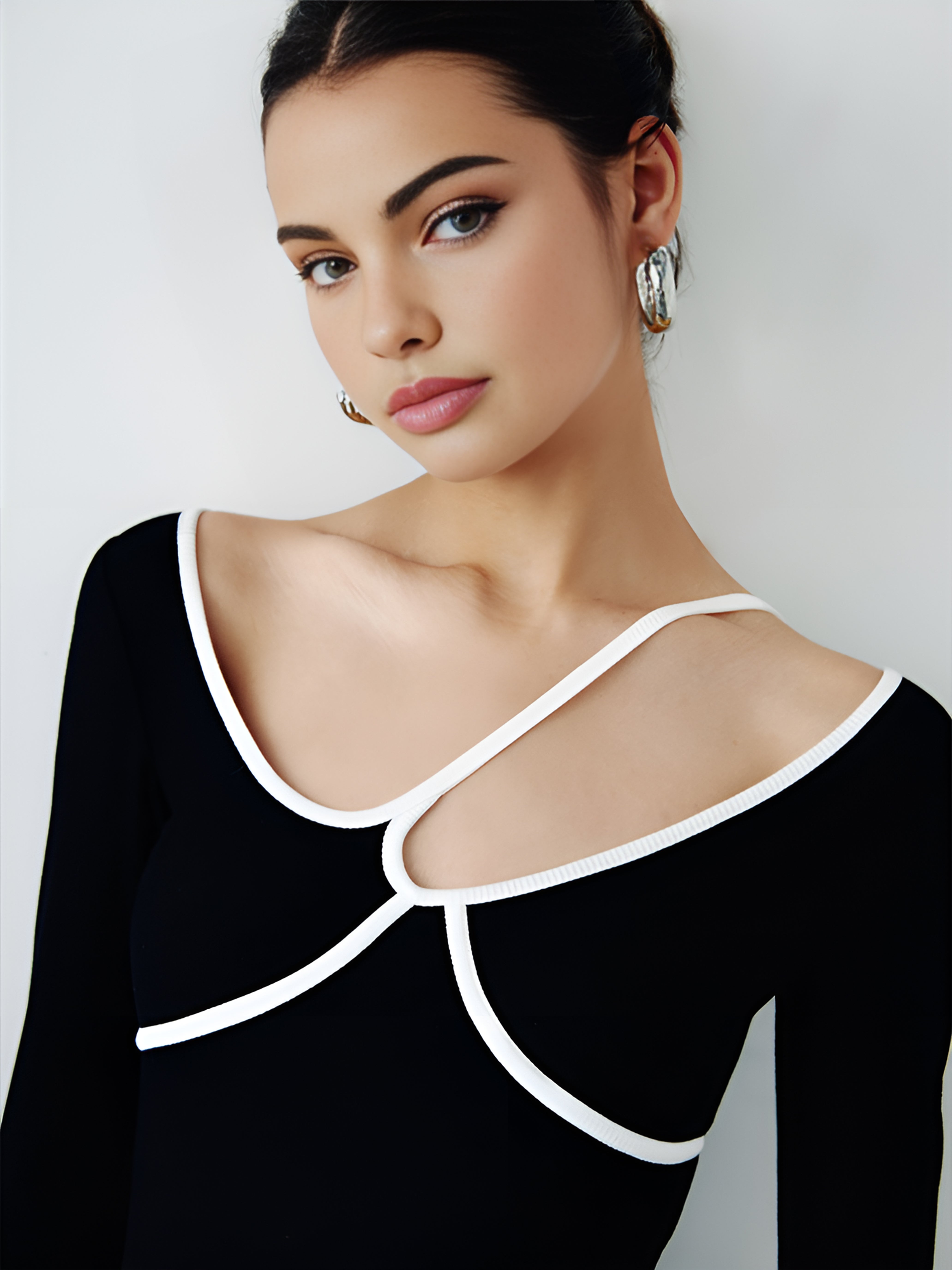 Clara | Asymmetrische Bluse mit Kontrastpaspel
