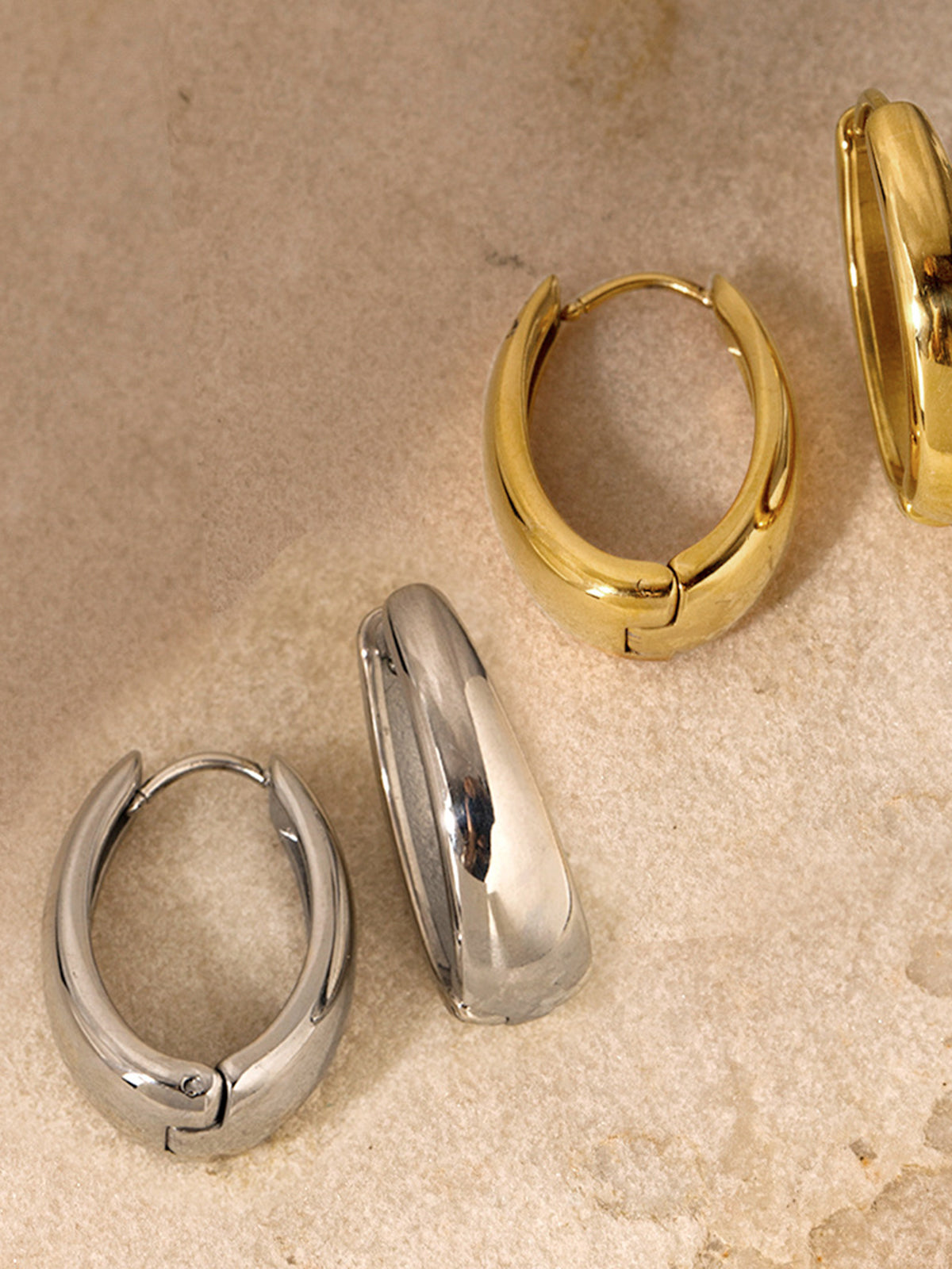 Timo | Minimalistische Huggie Hoop Ohrringe