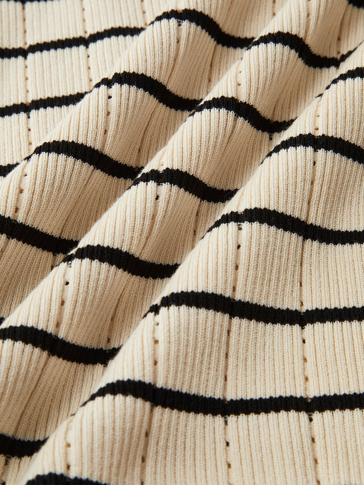 Clara | Rüschiges, gestreiftes Strickkleid