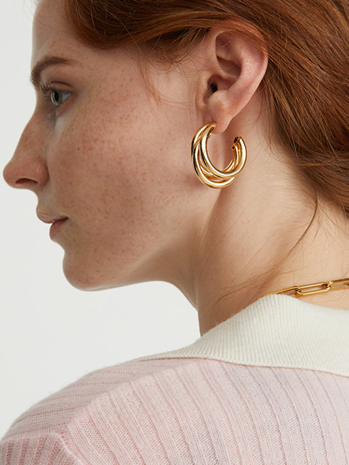 Clara | Triple Goldene Creolen Ohrstecker