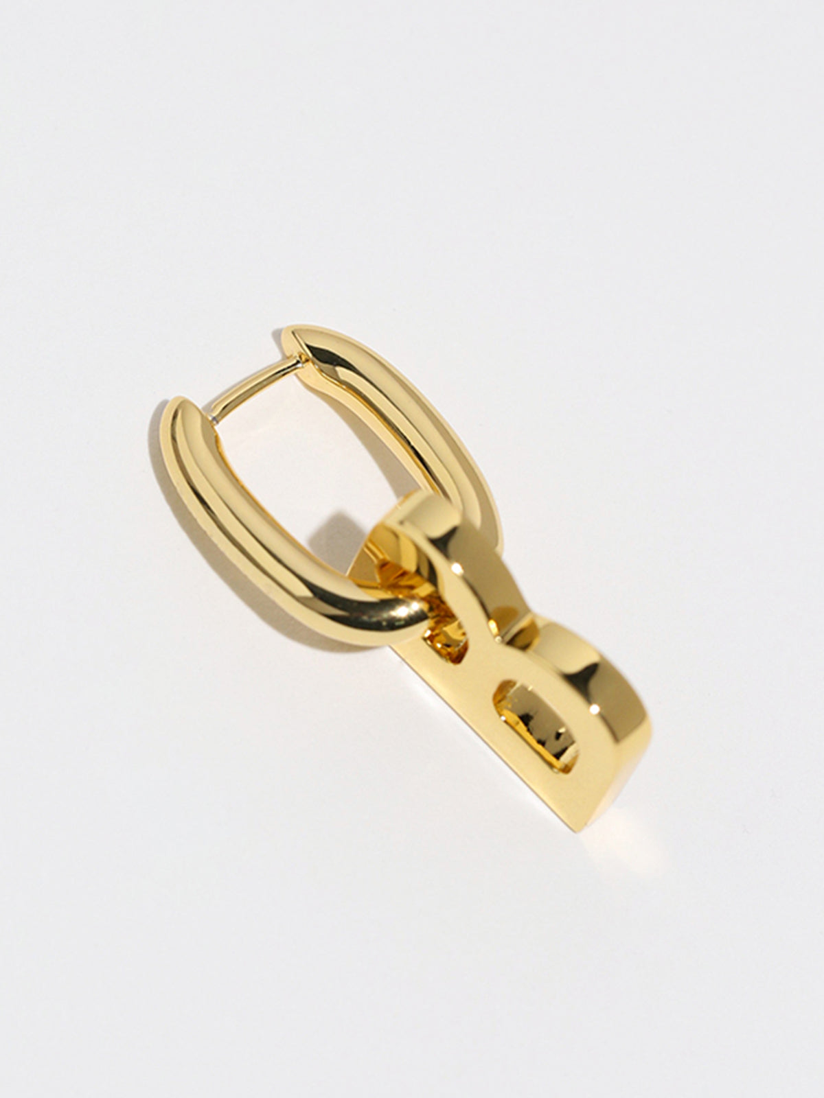 Clara | Goldene B-Buchstaben-Pendelohringe