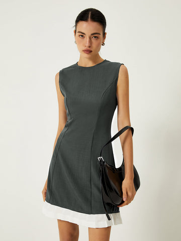 Clara | Ärmelloses Kleid mit Rüschensaum