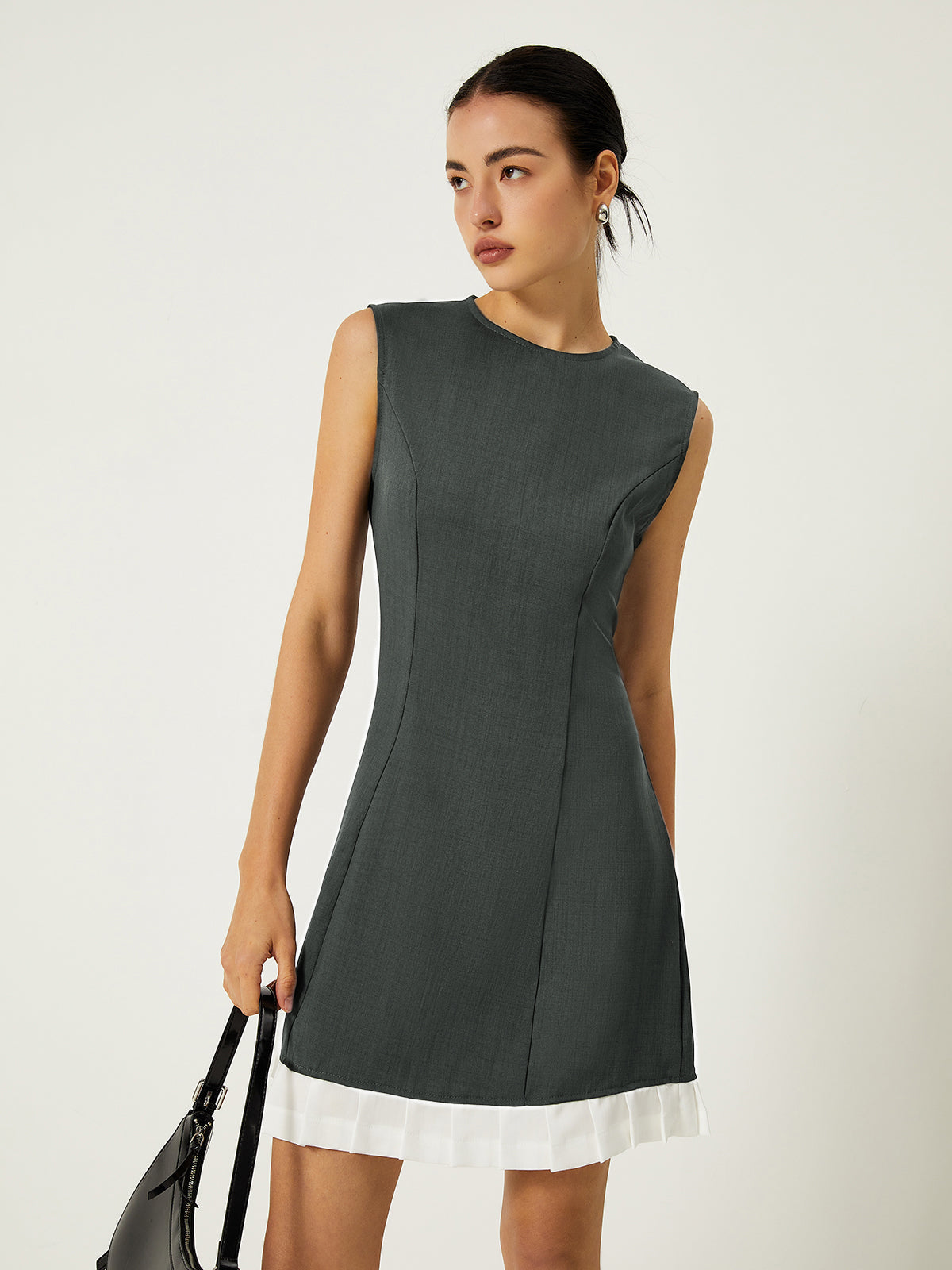 Clara | Ärmelloses Kleid mit Rüschensaum