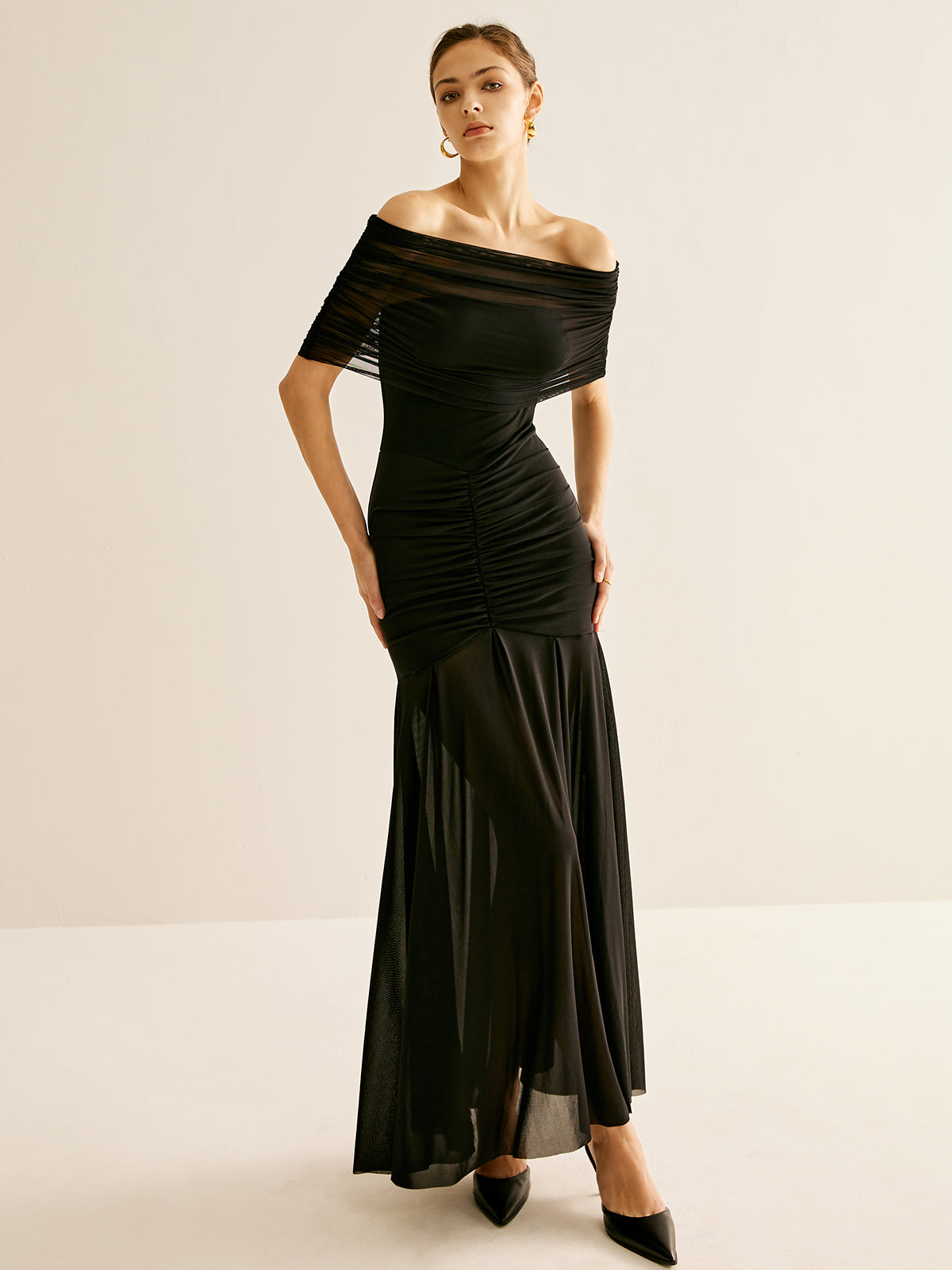 Lena | Plissiertes Mesh-Rohrkleid mit Schal