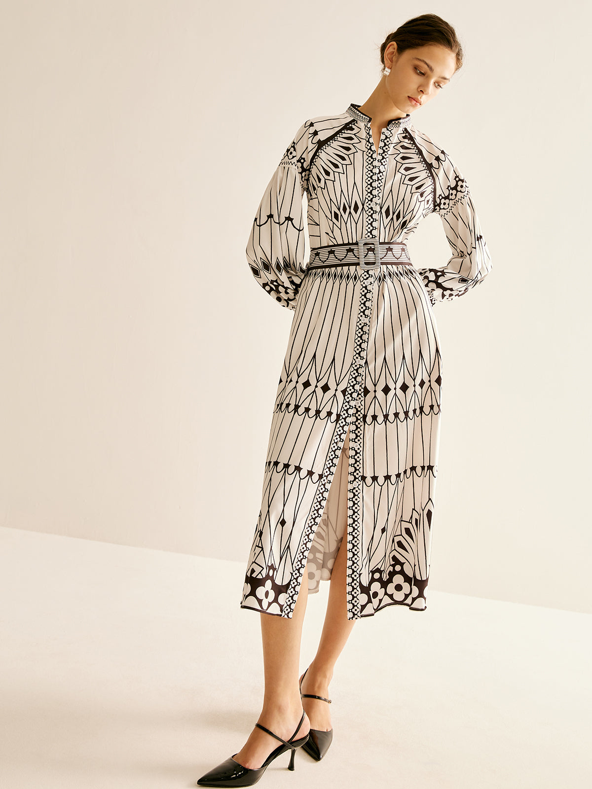 Sofia | Elegantes Boheme Kleid mit Standkragen und Split-Details