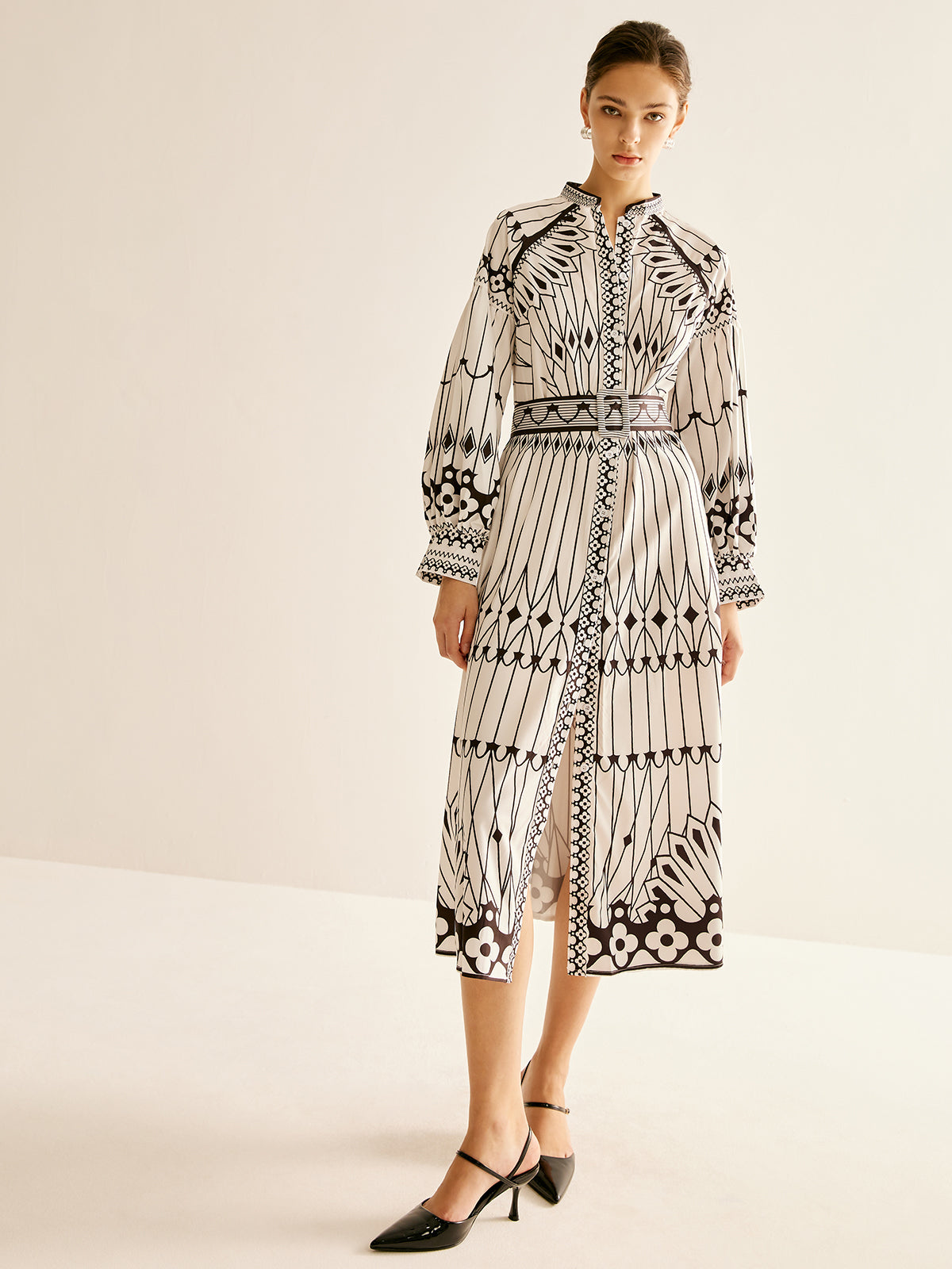 Sofia | Elegantes Boheme Kleid mit Standkragen und Split-Details