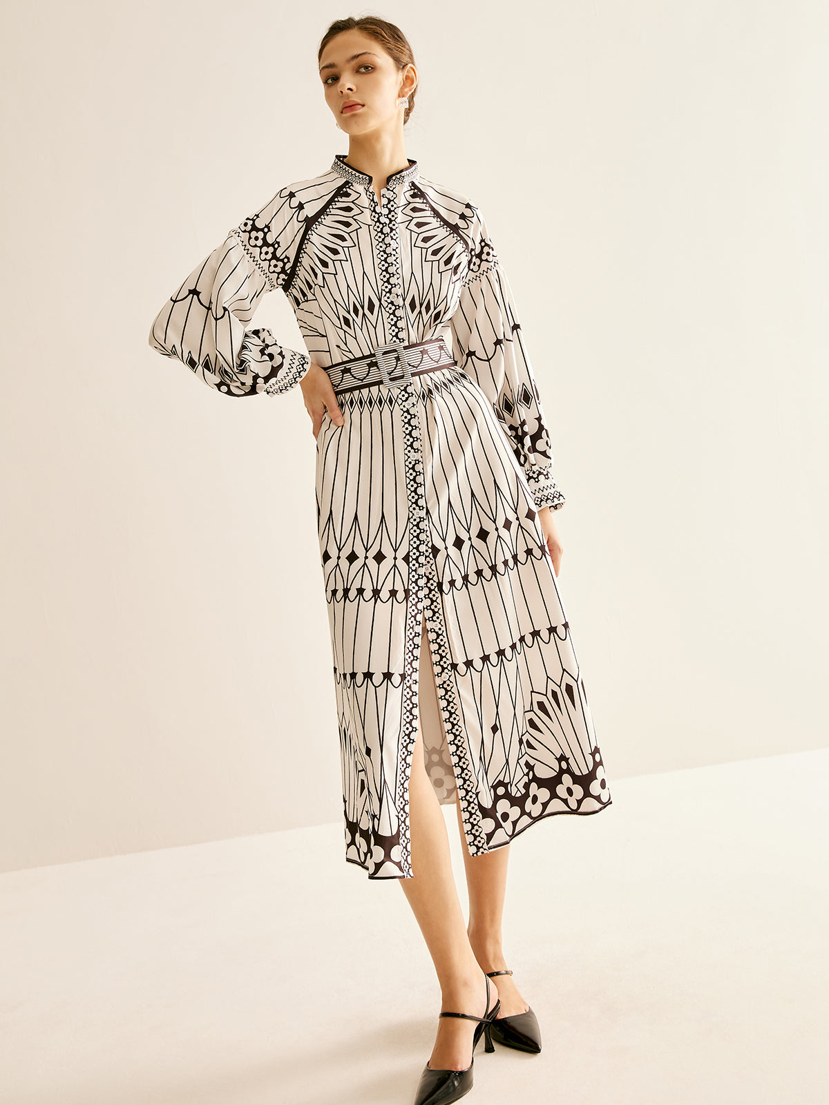 Sofia | Elegantes Boheme Kleid mit Standkragen und Split-Details