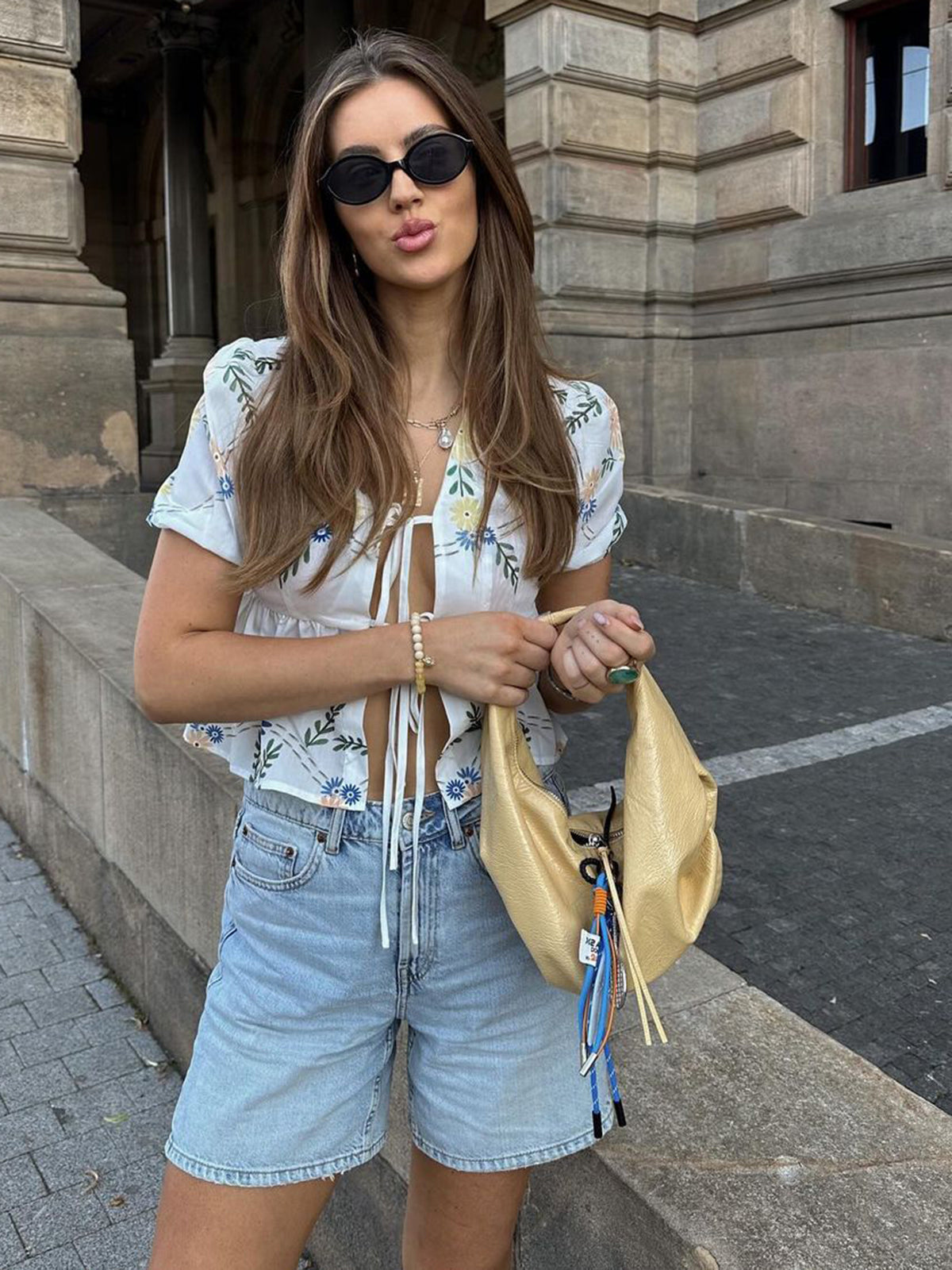 Clara | Florales T-Shirt mit Bindegürtel