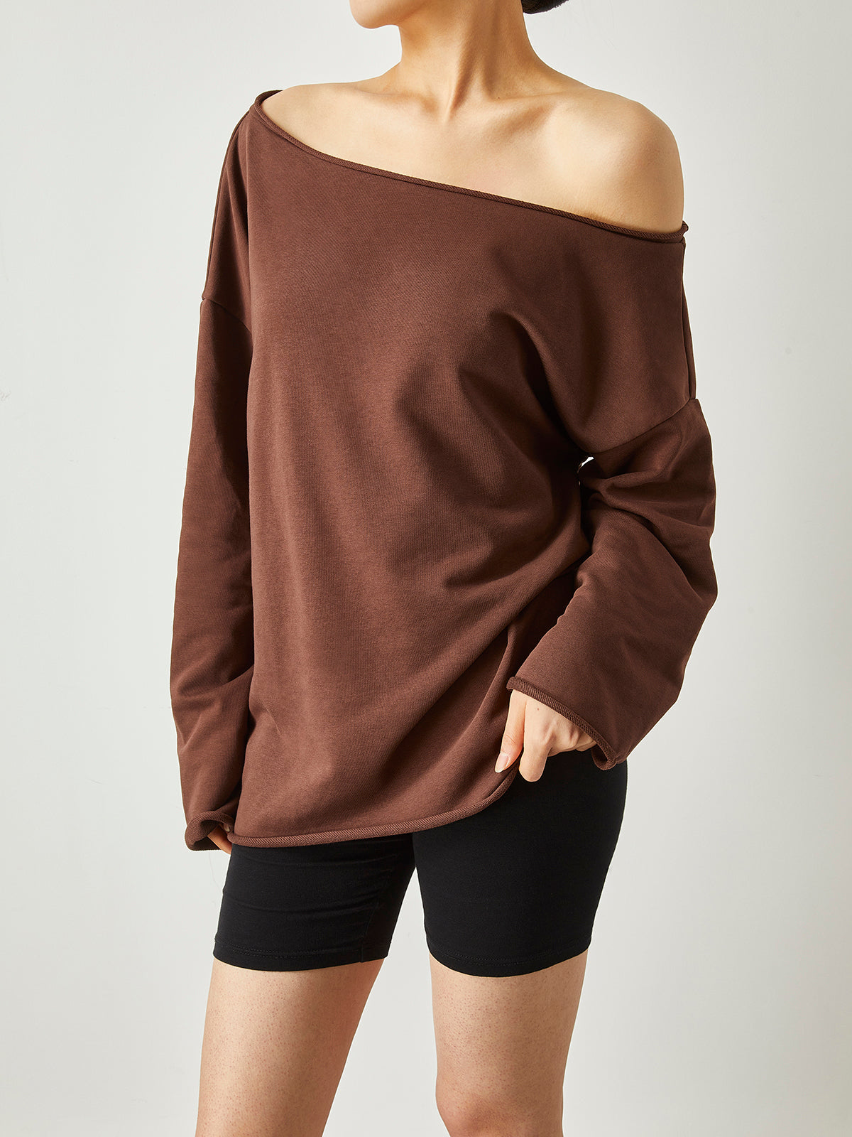 Leonie | Asymmetrisches, schulterfreies Sweatshirt