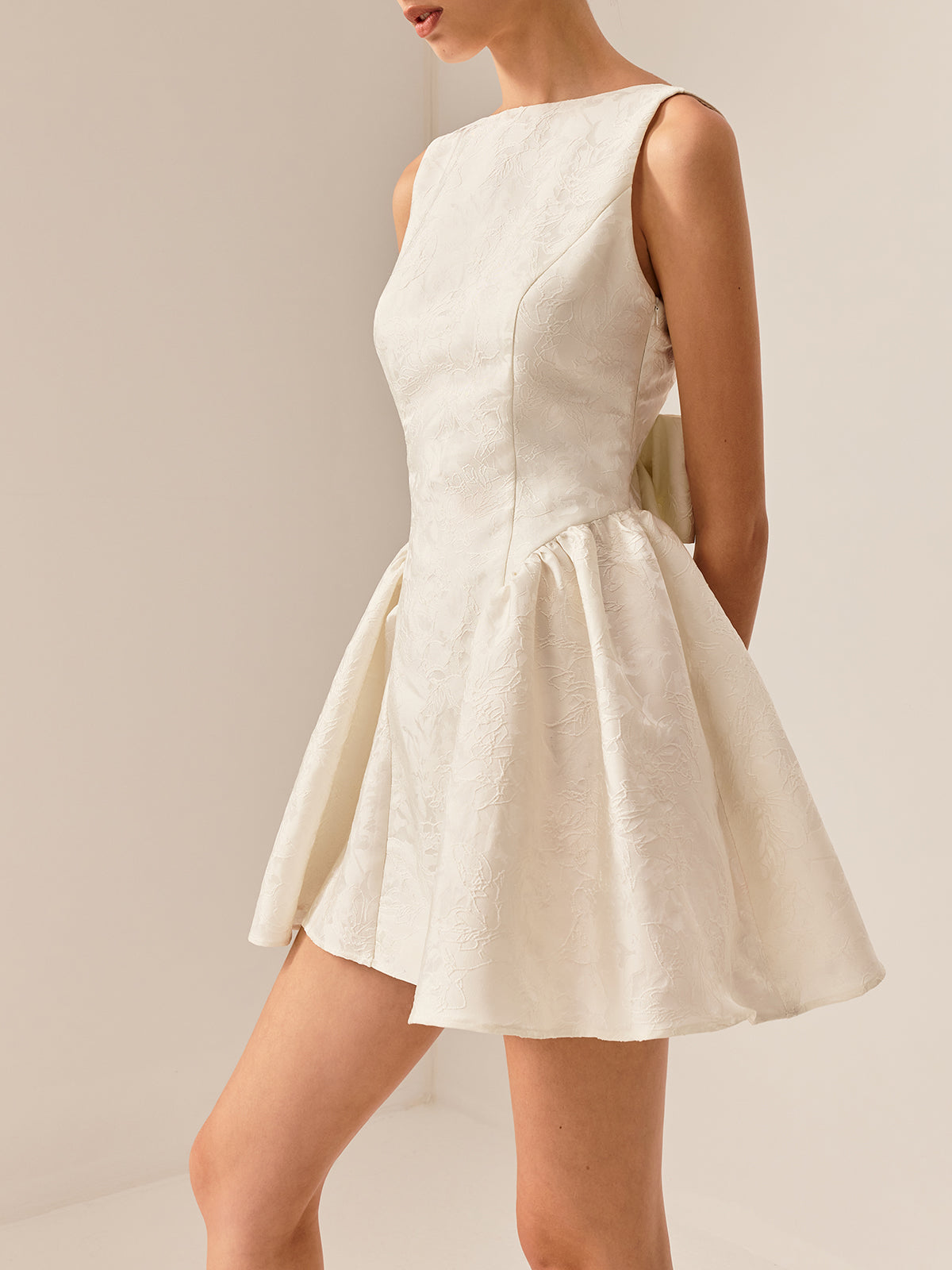 Clara | Elegantes Rückenfreies Kleid mit Rundhalsausschnitt