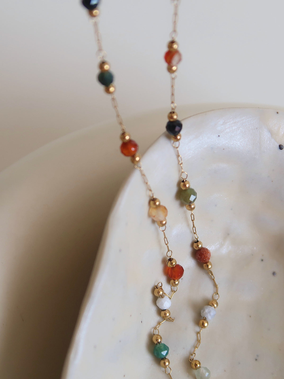 Clara | Bunte Perlenkette aus Titanstahl