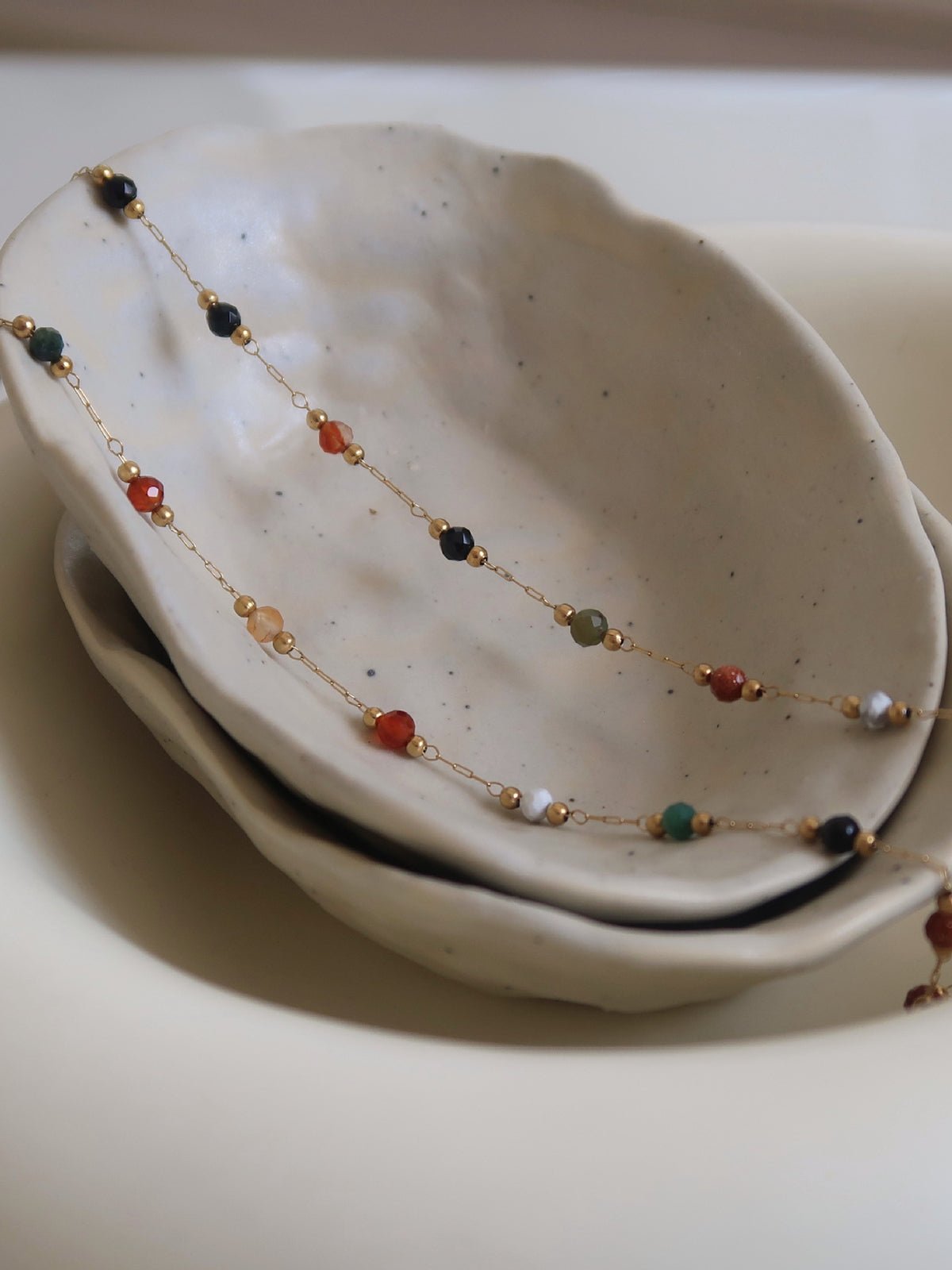 Clara | Bunte Perlenkette aus Titanstahl