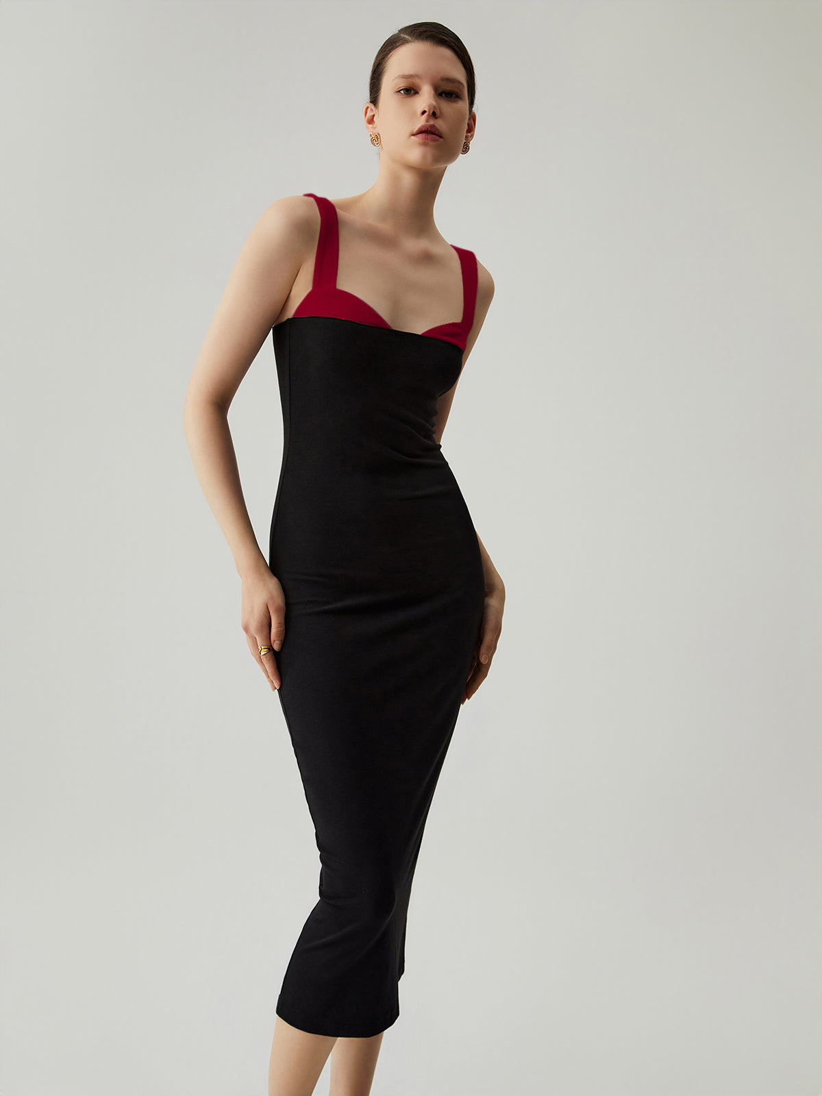 Camila | Verführerisches Bodycon Midikleid mit Herzchenkragen