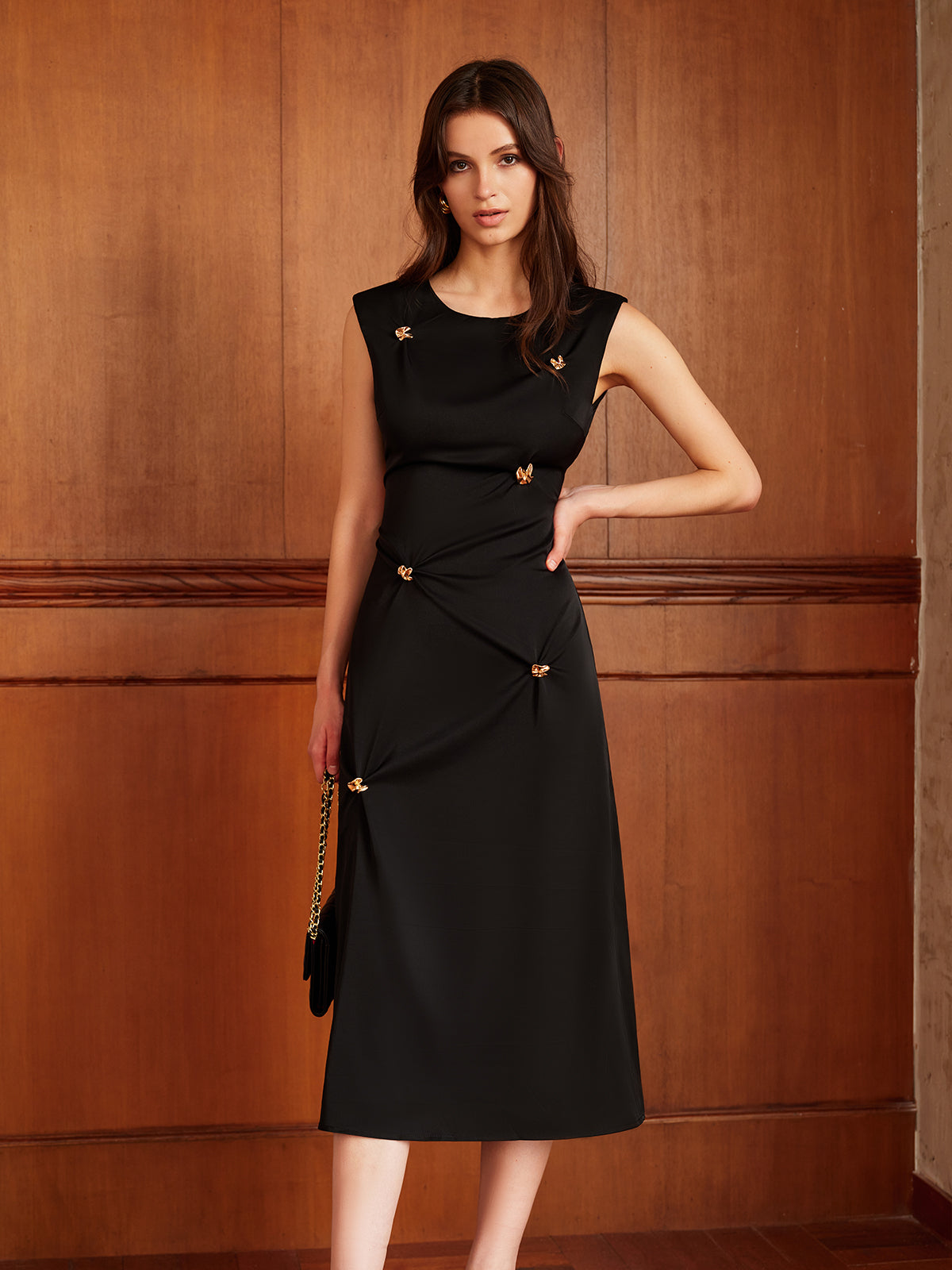 Clara | Rückenfreies Faltenkleid mit Metall-Details