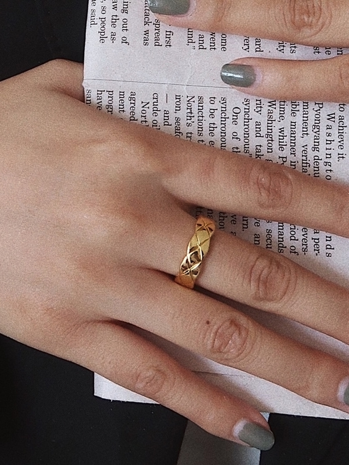 Max | Rhombic Pattern Tunnel Ring