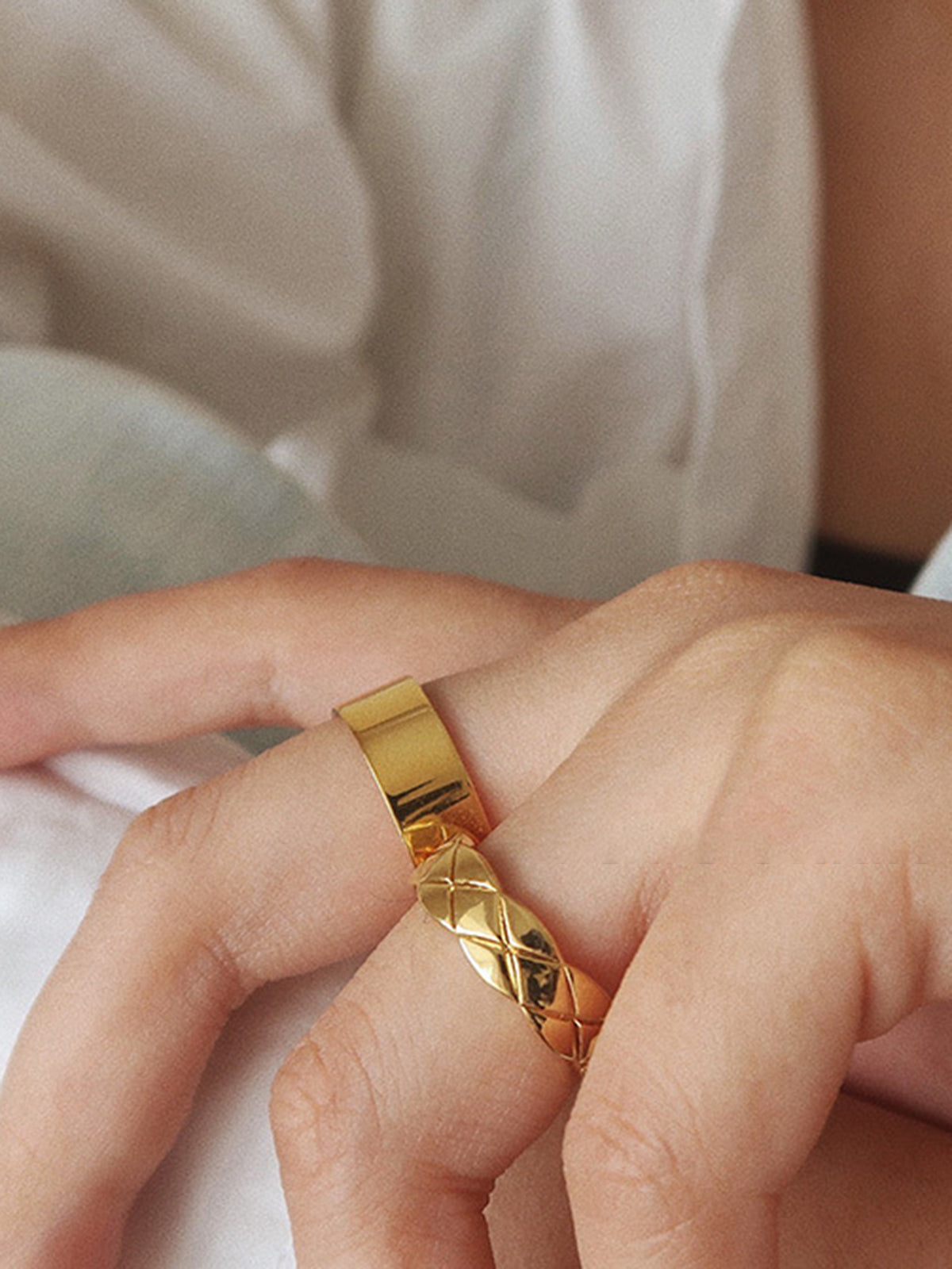 Max | Rhombic Pattern Tunnel Ring