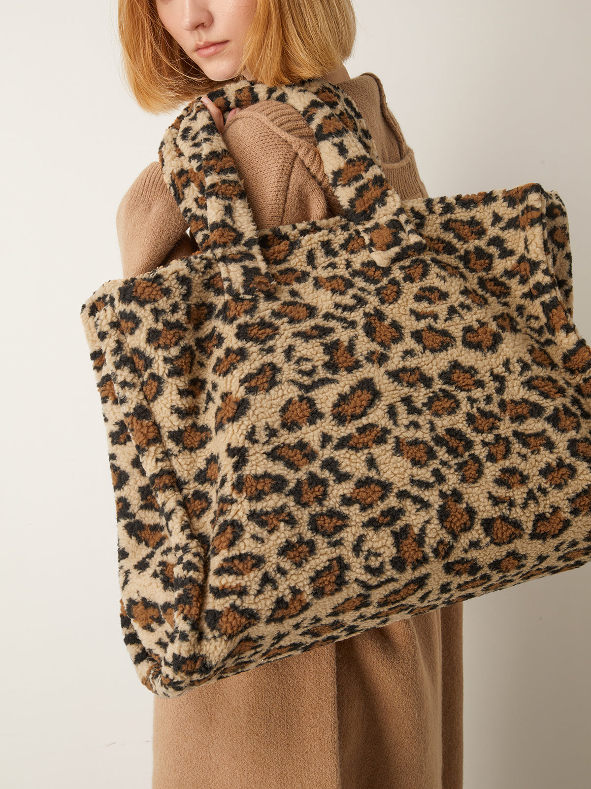 Sophie | Kuschelige Schultertasche im Leopardenmuster