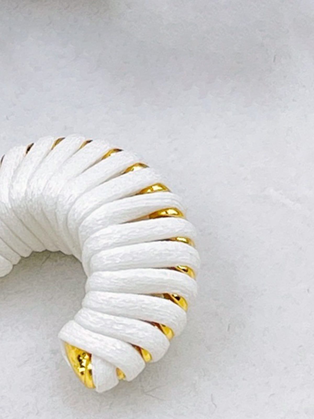 Leonie | C-förmige Ohrstecker mit Eleganz