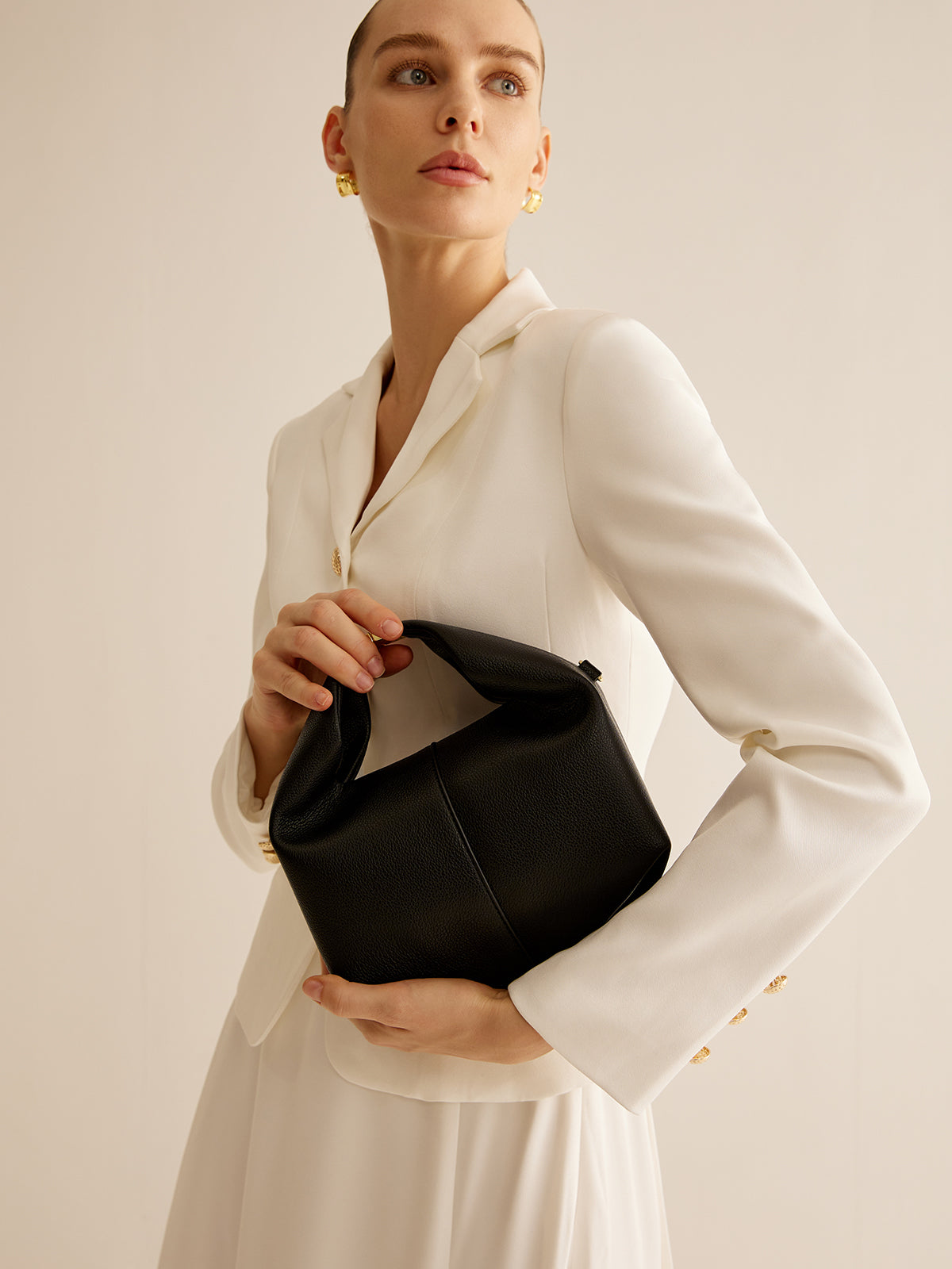 Clara | Elegante Handtasche mit Metall-Detail