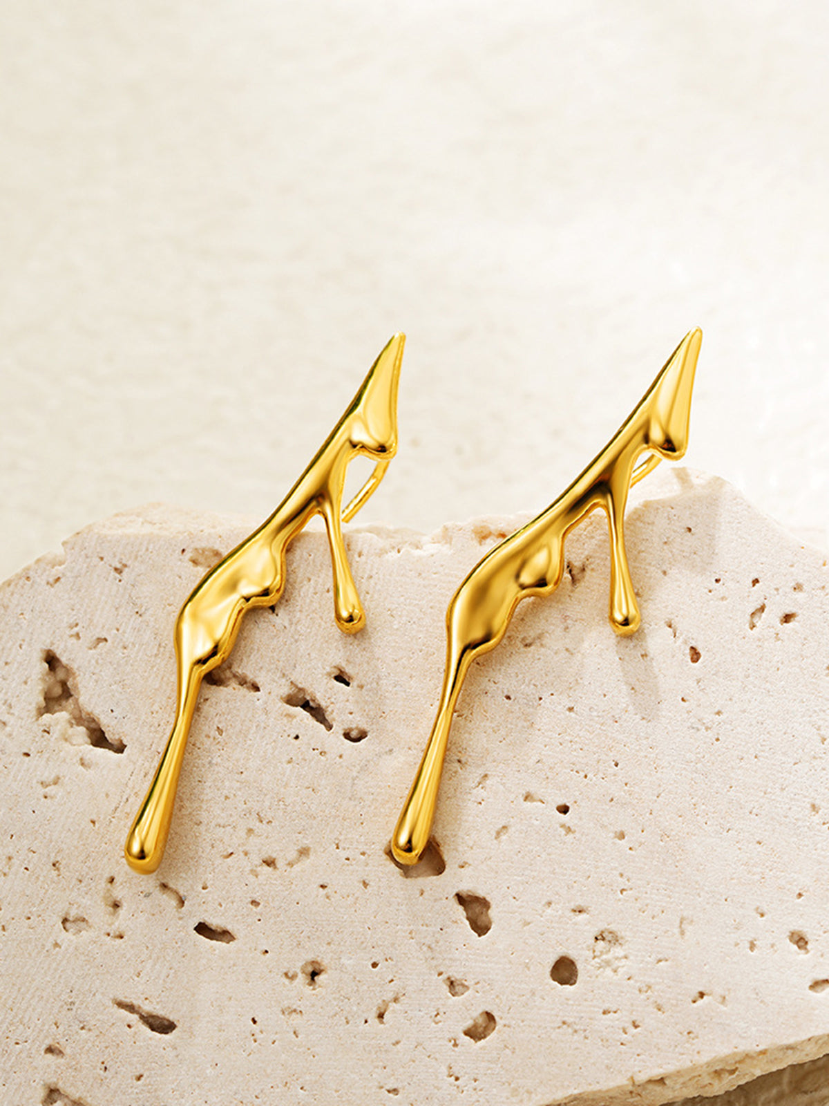 Leon | Goldener Lava-Drop Ohrcuff