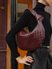 Leonie | Knotenverzierte Croissant Schultertasche