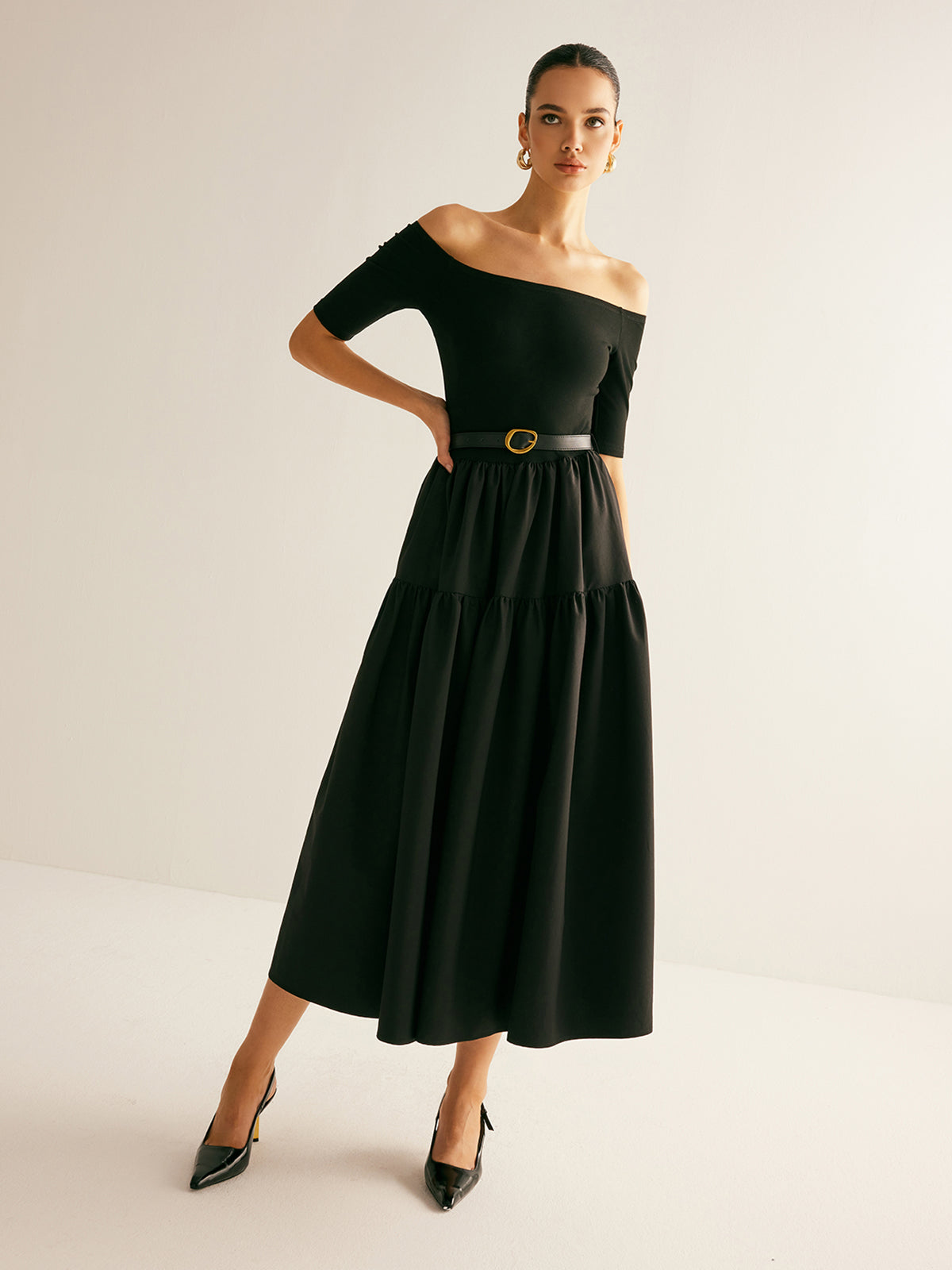 Clara | Elegantes Cold-Shoulder Kleid mit Gürtel