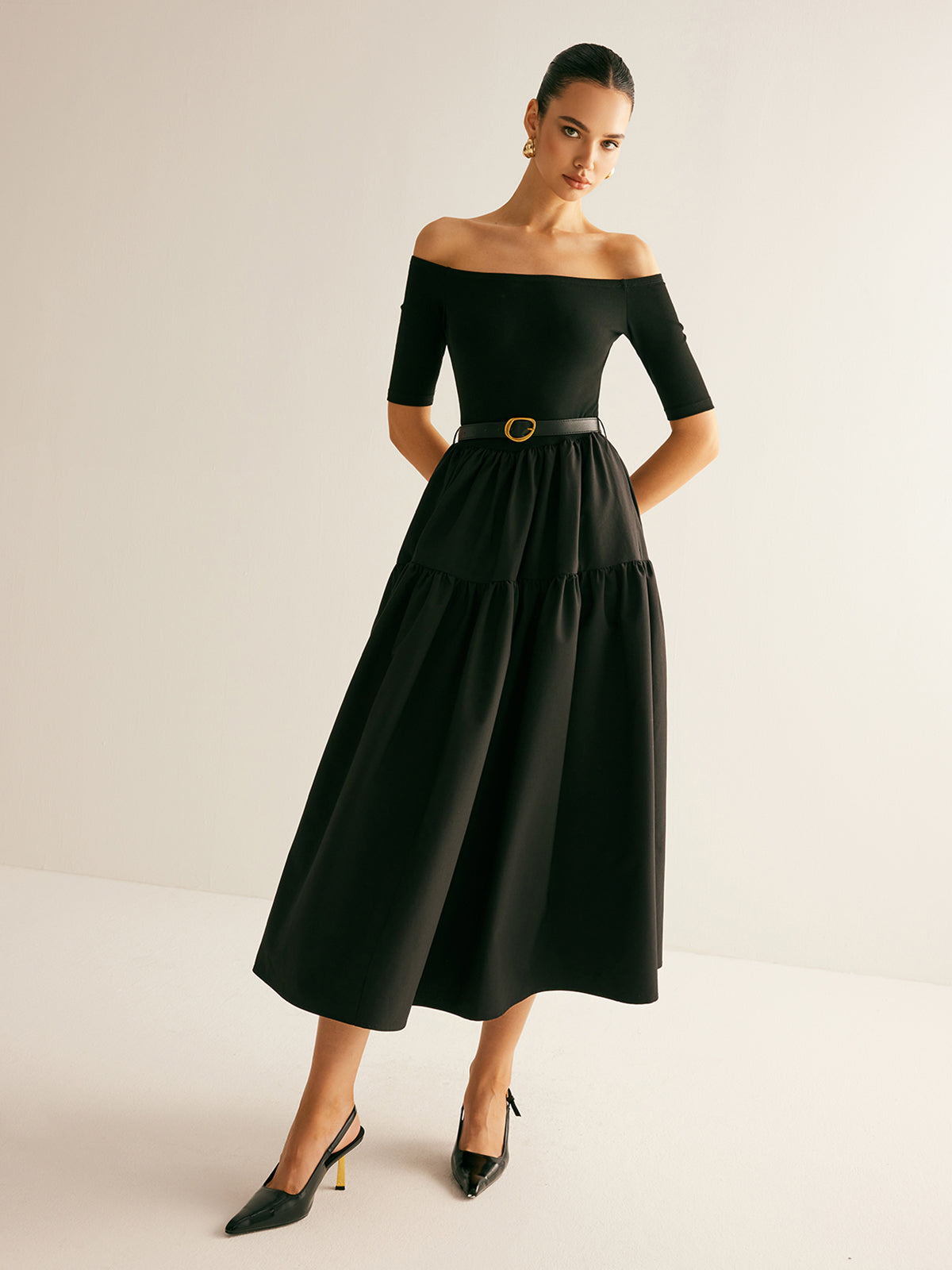 Clara | Elegantes Cold-Shoulder Kleid mit Gürtel