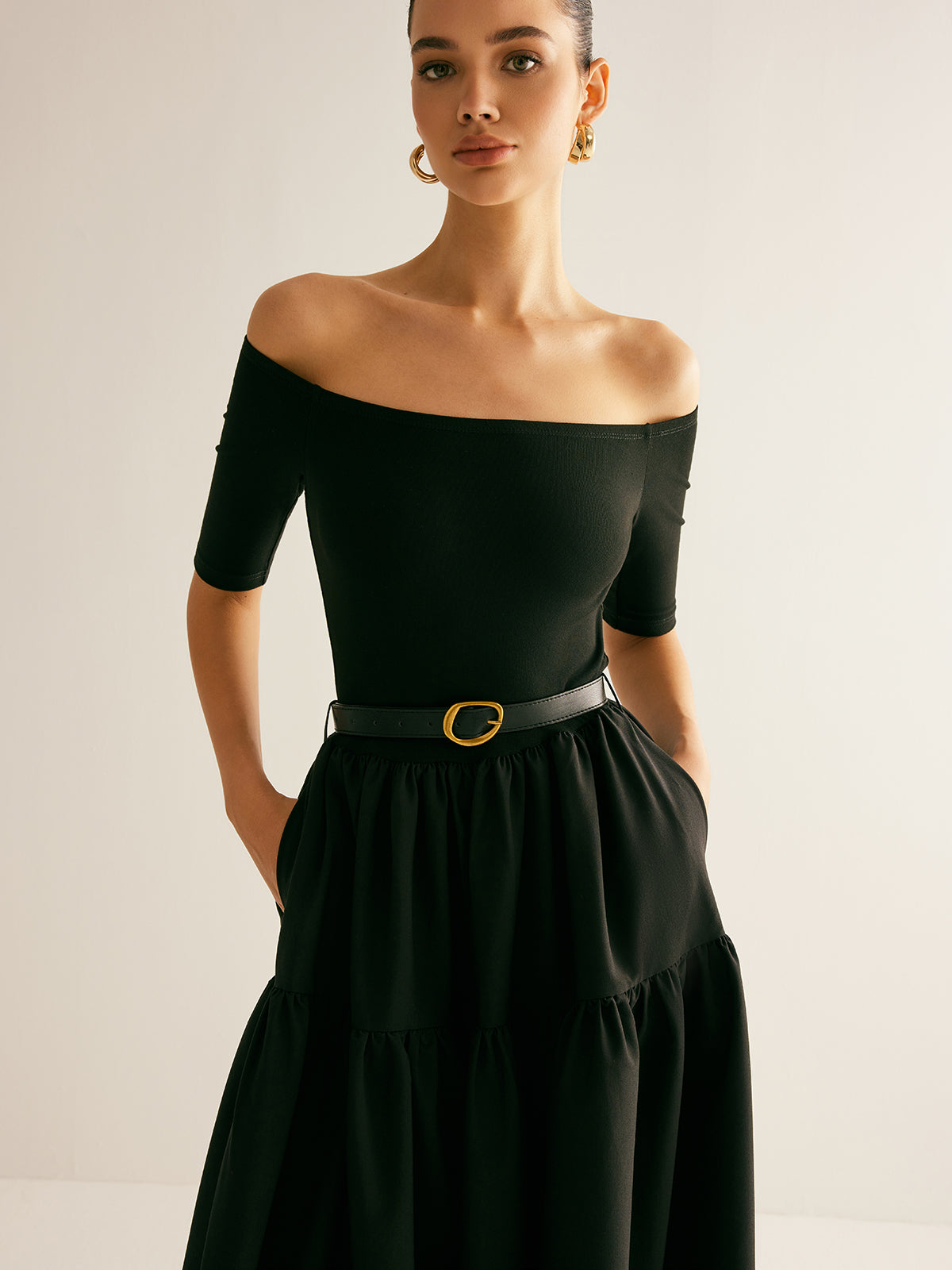 Clara | Elegantes Cold-Shoulder Kleid mit Gürtel