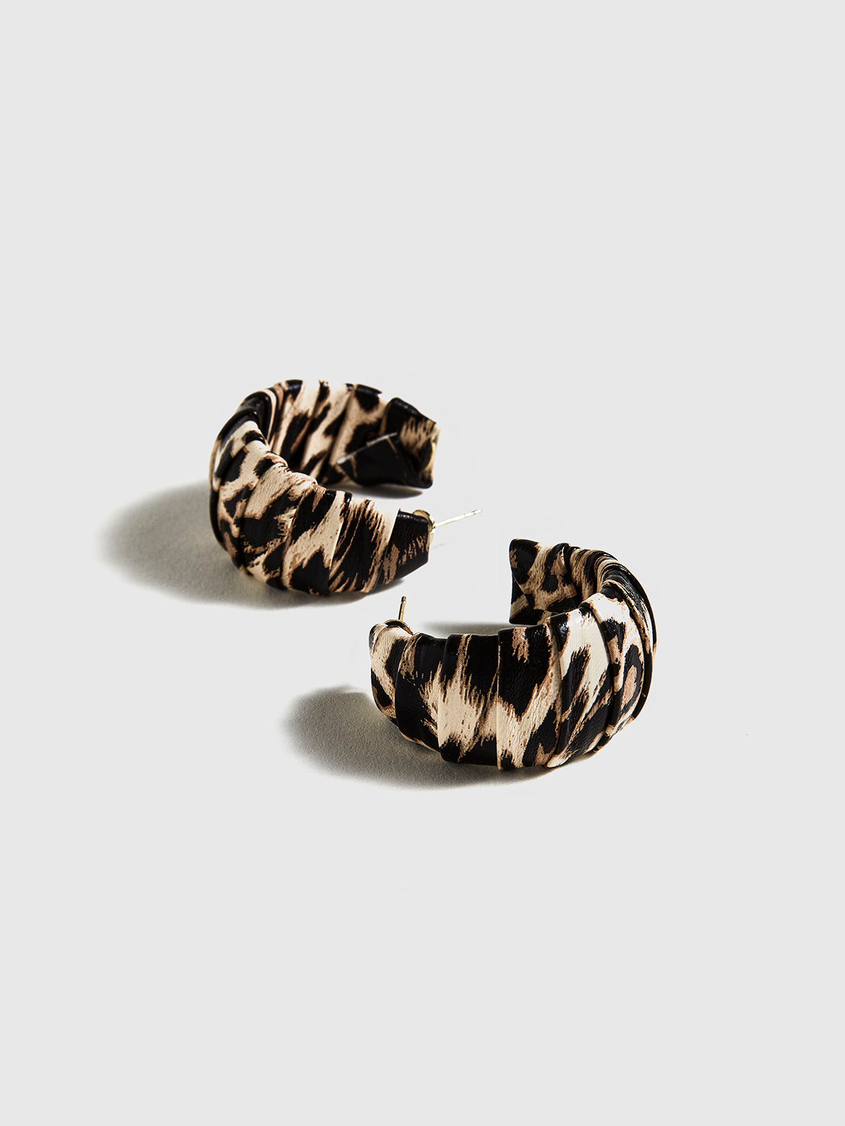 Leonie | Leo-Print C-Shape Stud Hoop Ohrringe