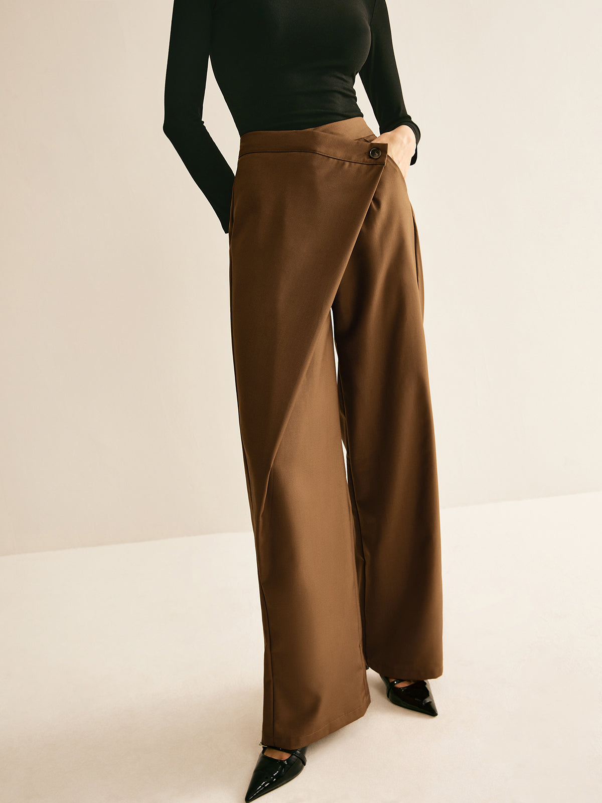 Sophie | Asymmetrische Straight Pants mit mittlerer Taille
