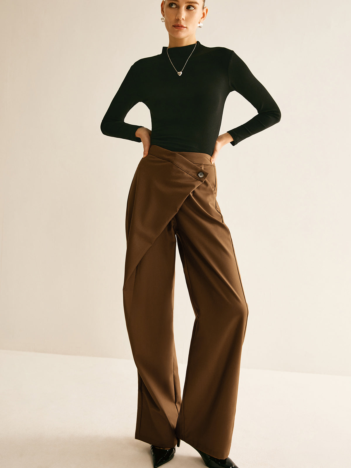 Sophie | Asymmetrische Straight Pants mit mittlerer Taille