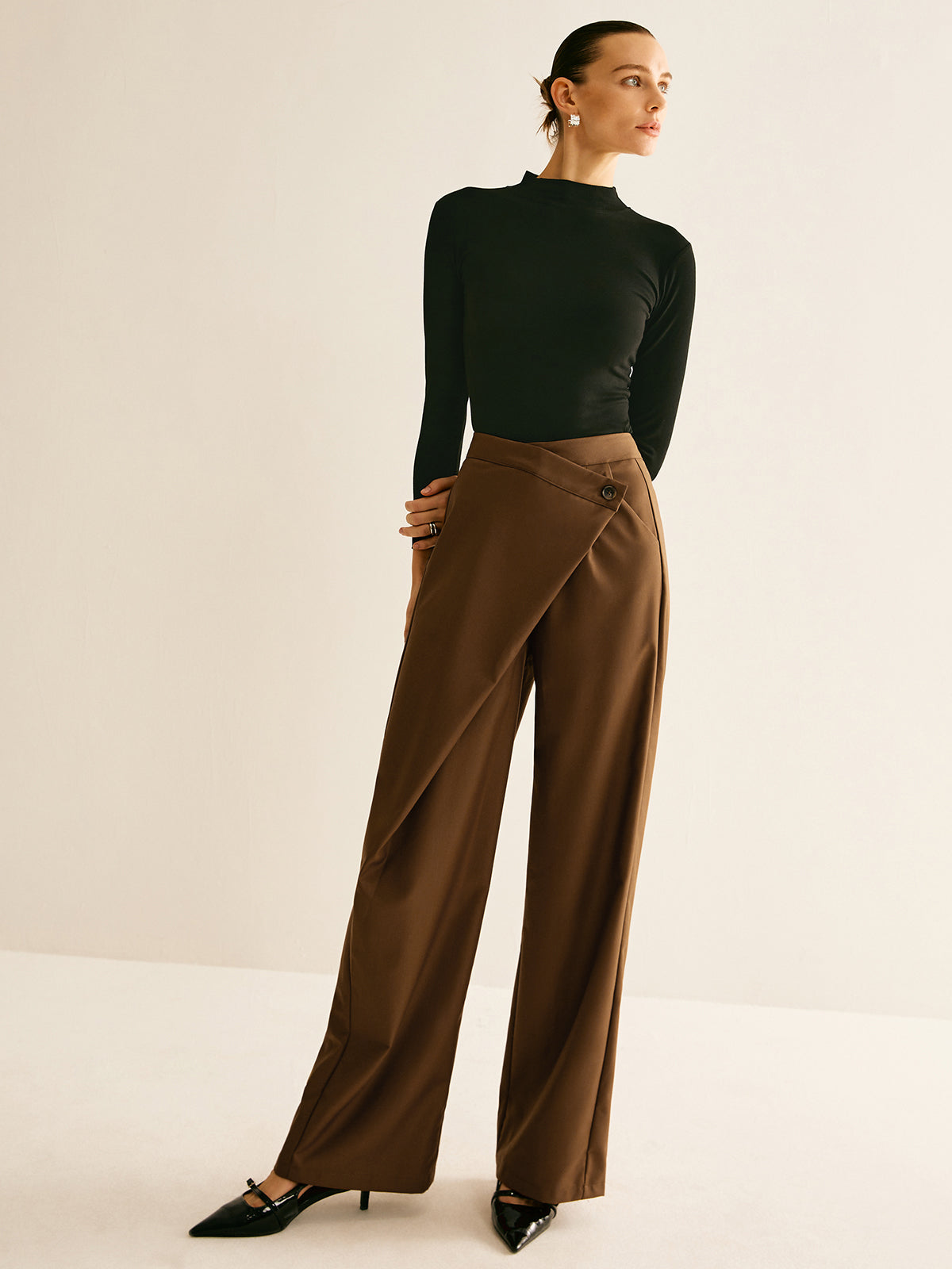 Sophie | Asymmetrische Straight Pants mit mittlerer Taille