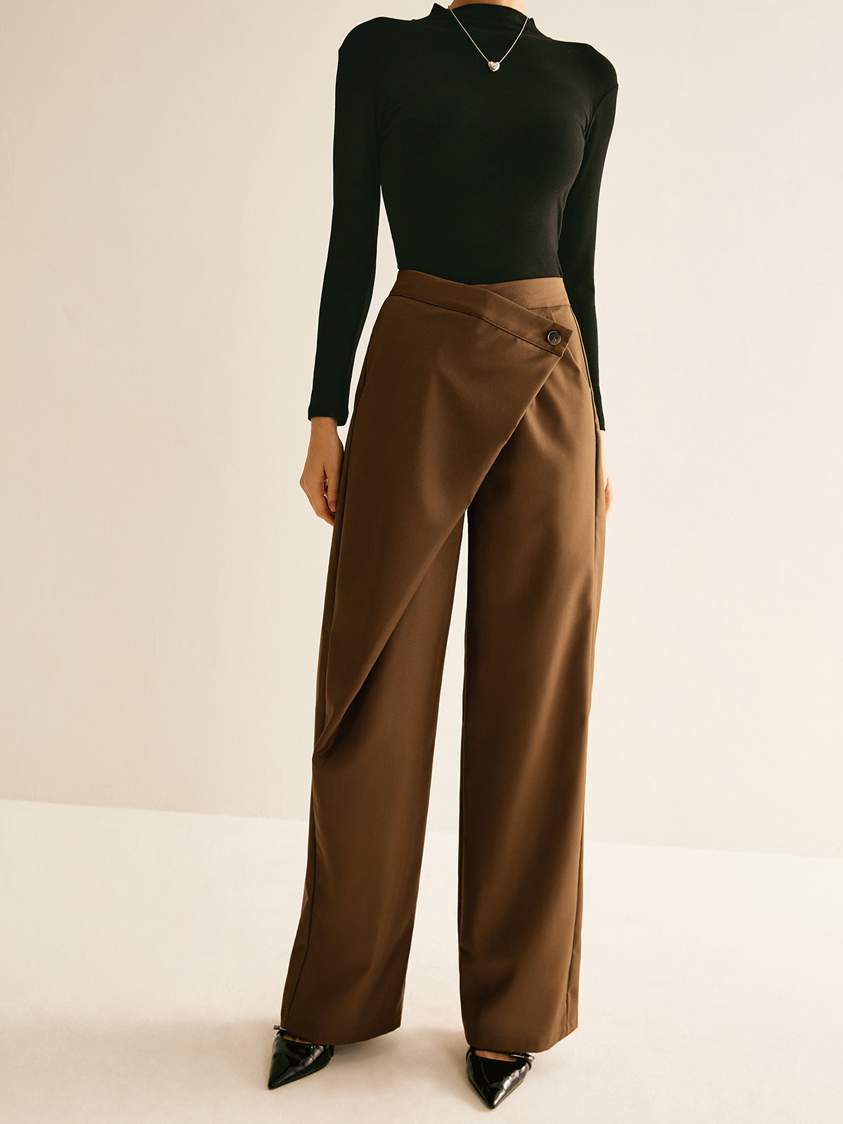 Sophie | Asymmetrische Straight Pants mit mittlerer Taille