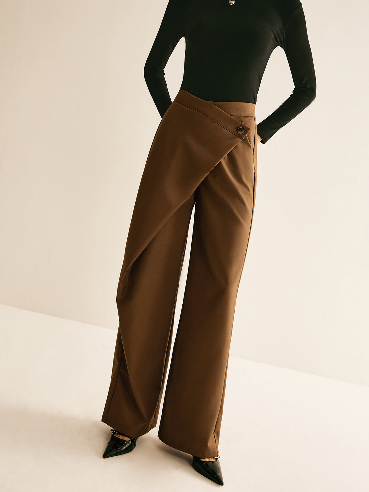 Sophie | Asymmetrische Straight Pants mit mittlerer Taille