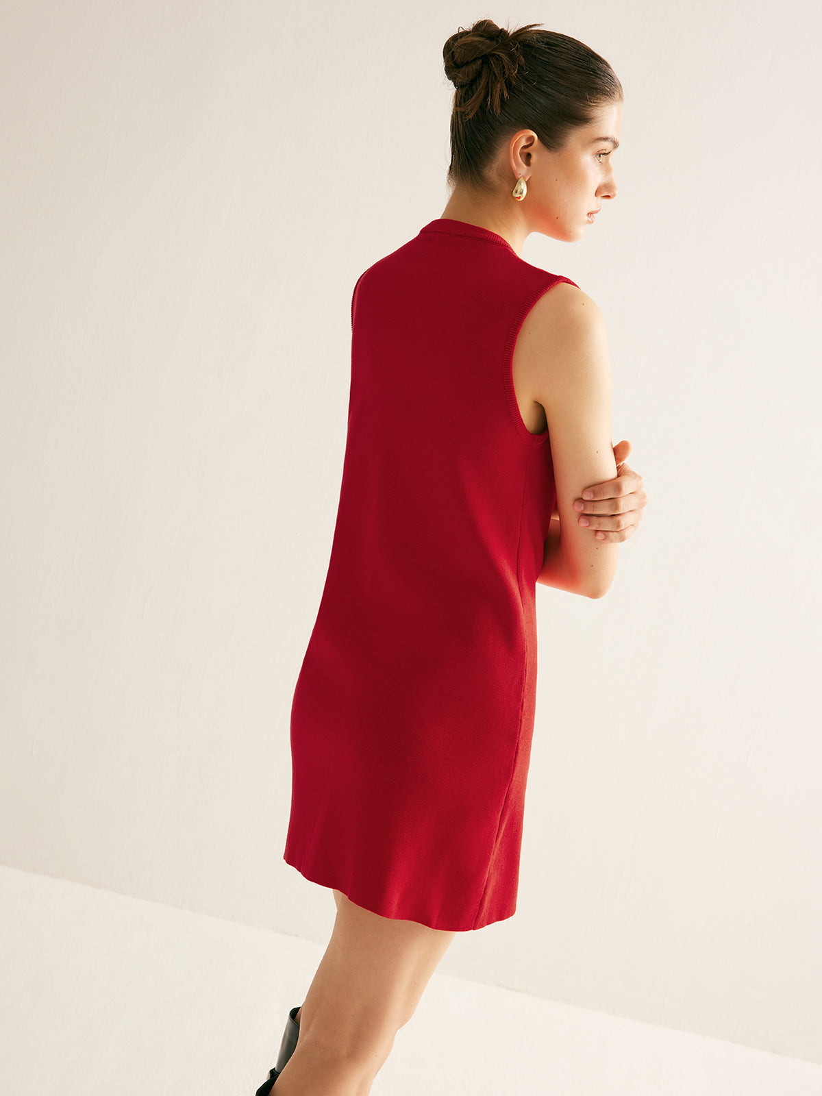 Clara | Ärmelloses Strickkleid mit Metallakzenten