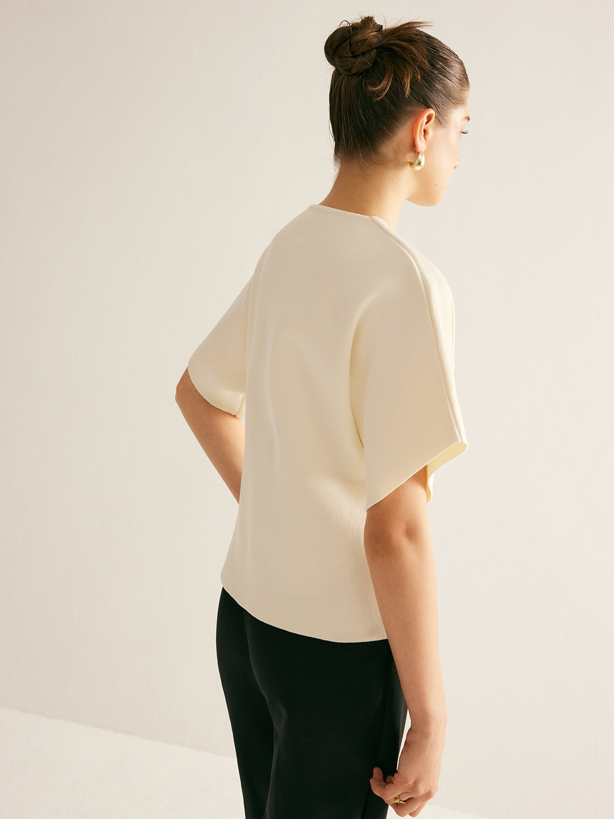 Ella | Elegantes V-Ausschnitt Knopfstricktop