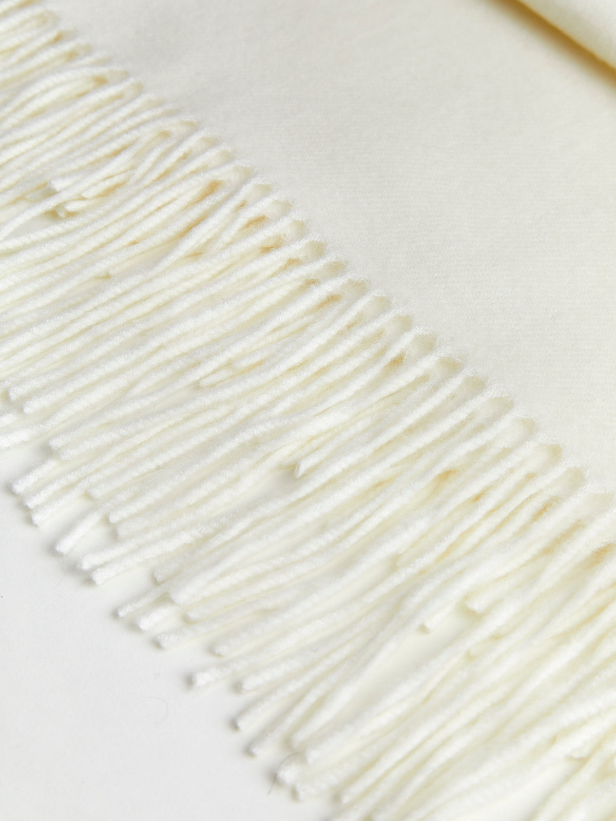 Laura | Minimalistischer Woll-Mix Schal mit Fransen