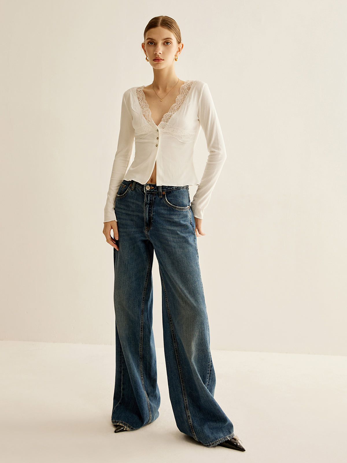 Clara | Elegante Bluse mit Spitzenpaneelen