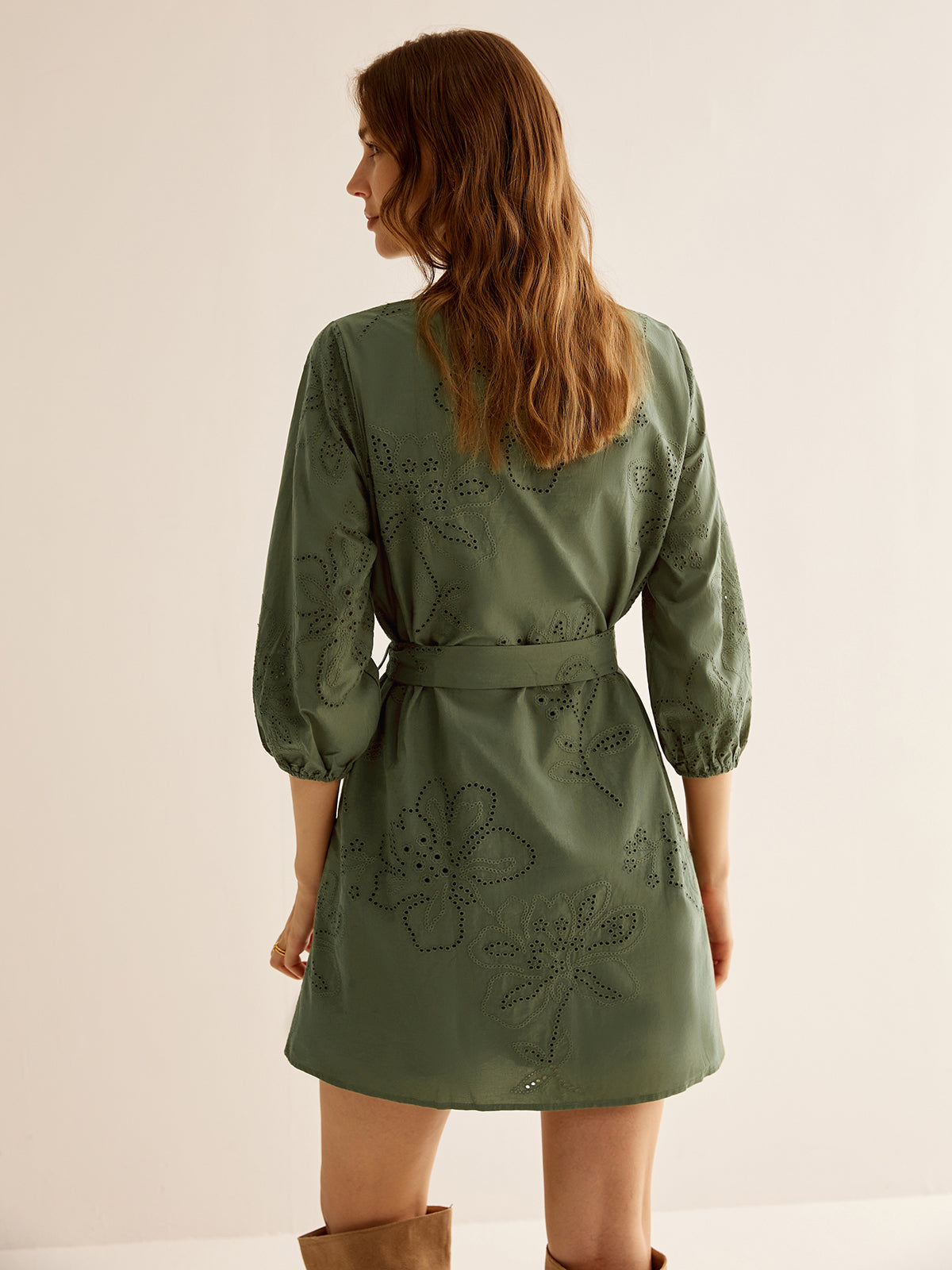 Clara | Besticktes Baumwollkleid mit Gürtel