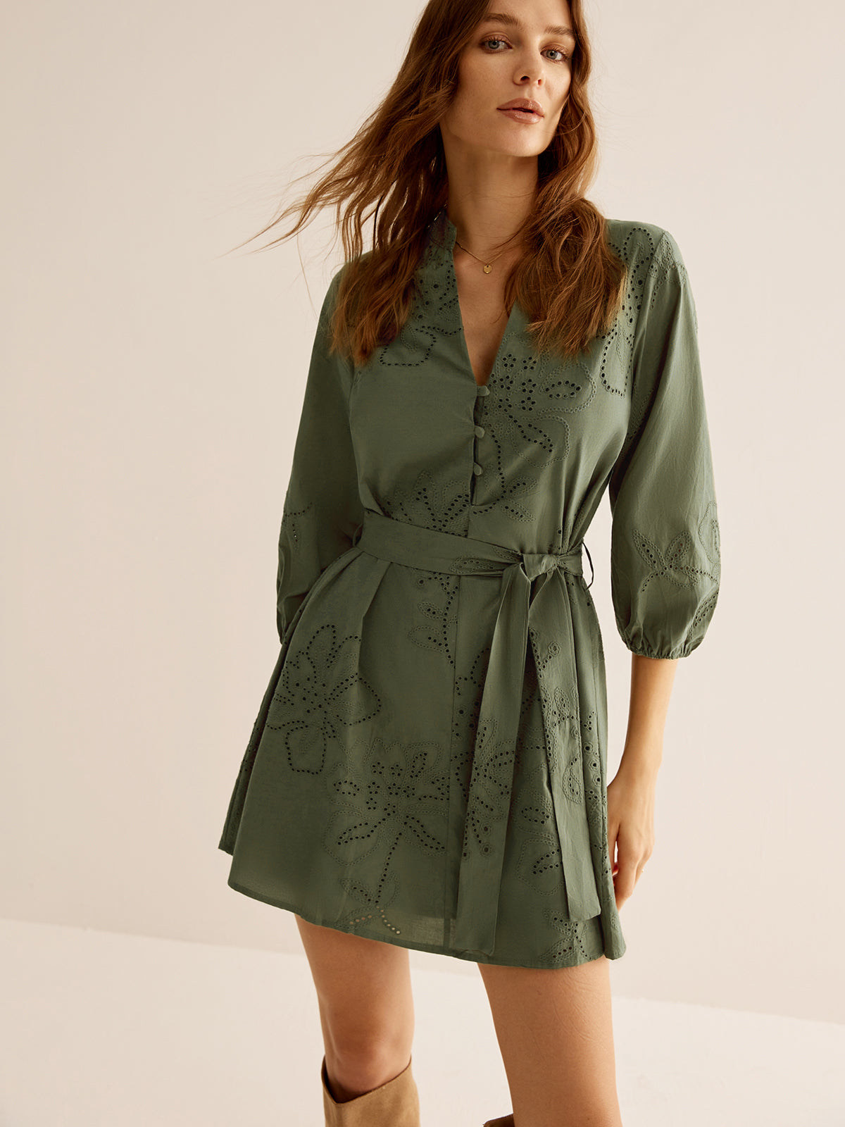 Clara | Besticktes Baumwollkleid mit Gürtel