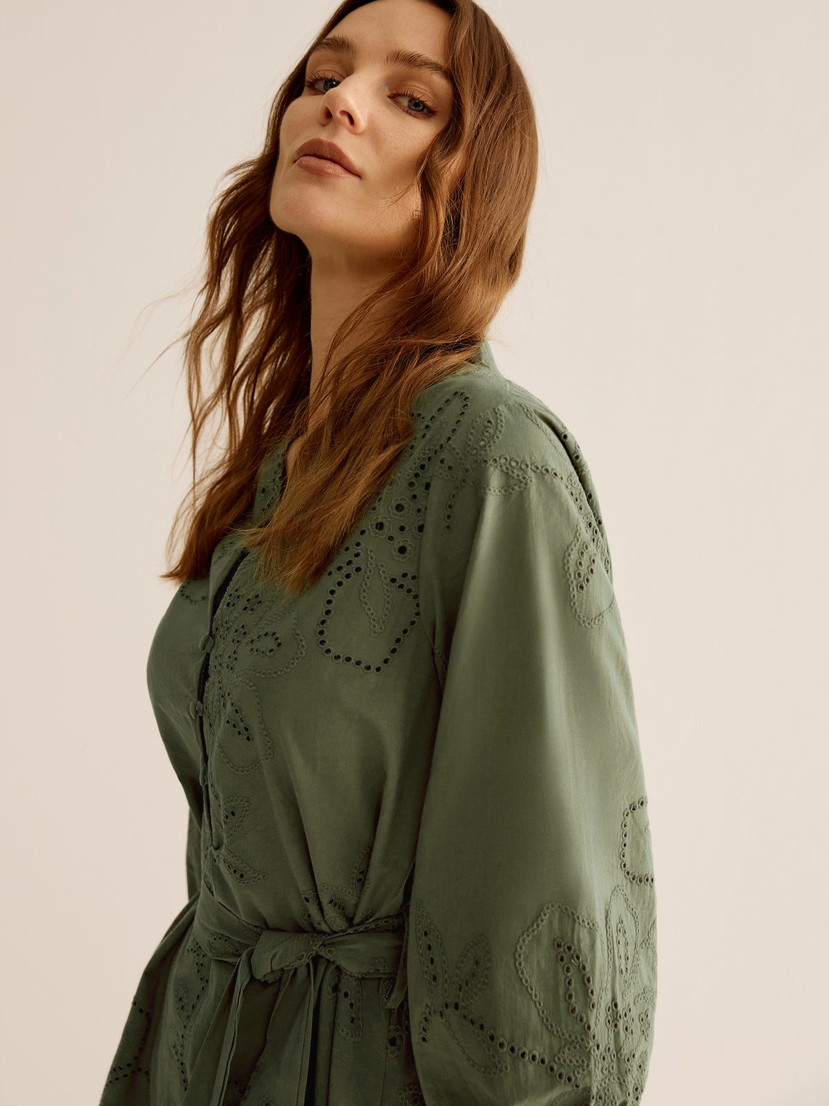 Clara | Besticktes Baumwollkleid mit Gürtel