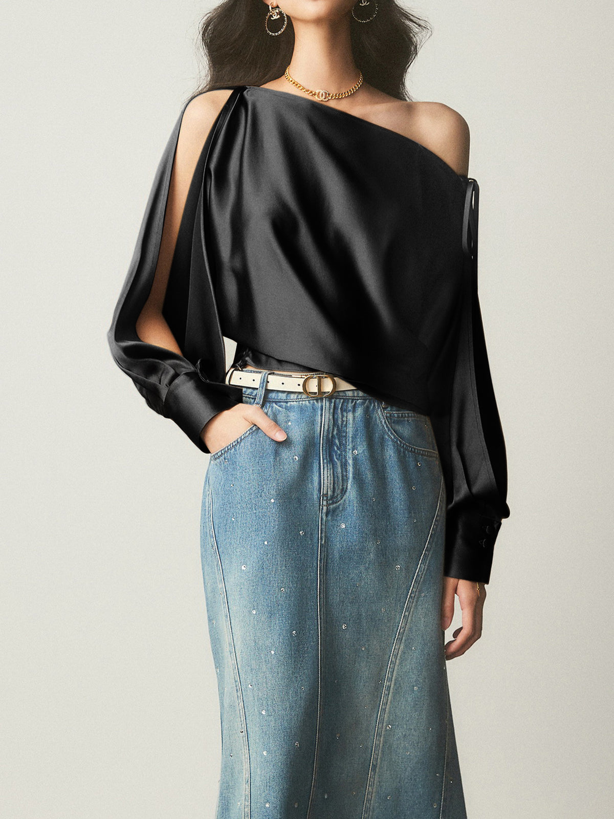 Sophie | Asymmetrische Satin-Bluse mit Kalt-Schulter