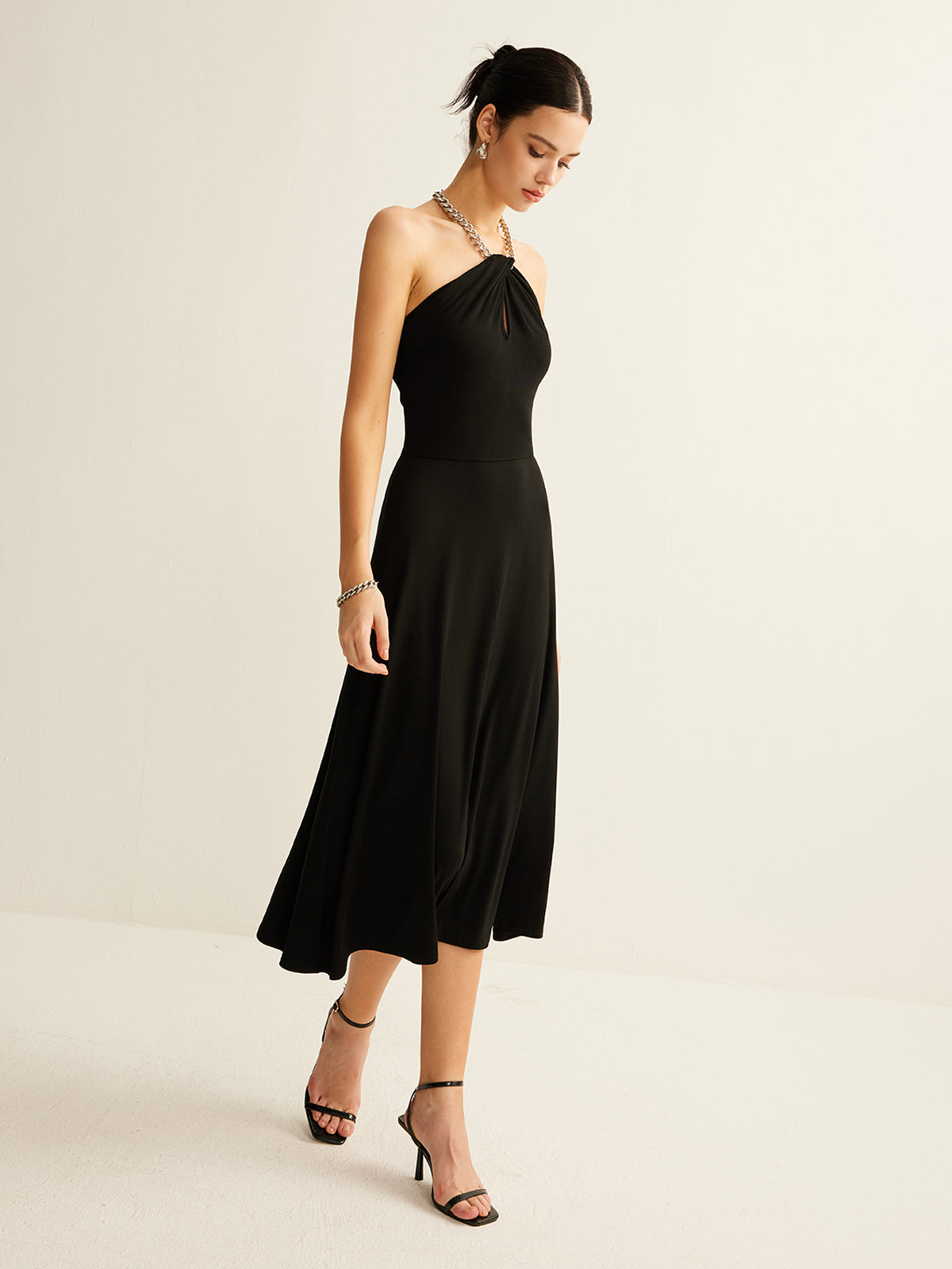 Clara | Ärmelloses Kleid mit Schlüssel-Ausschnitt