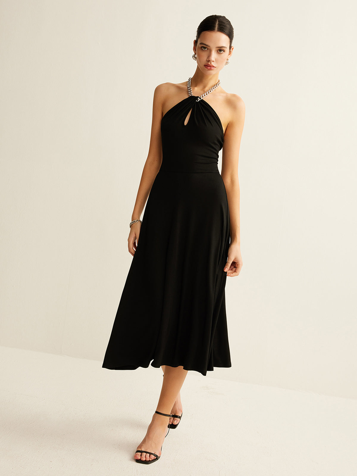 Clara | Ärmelloses Kleid mit Schlüssel-Ausschnitt