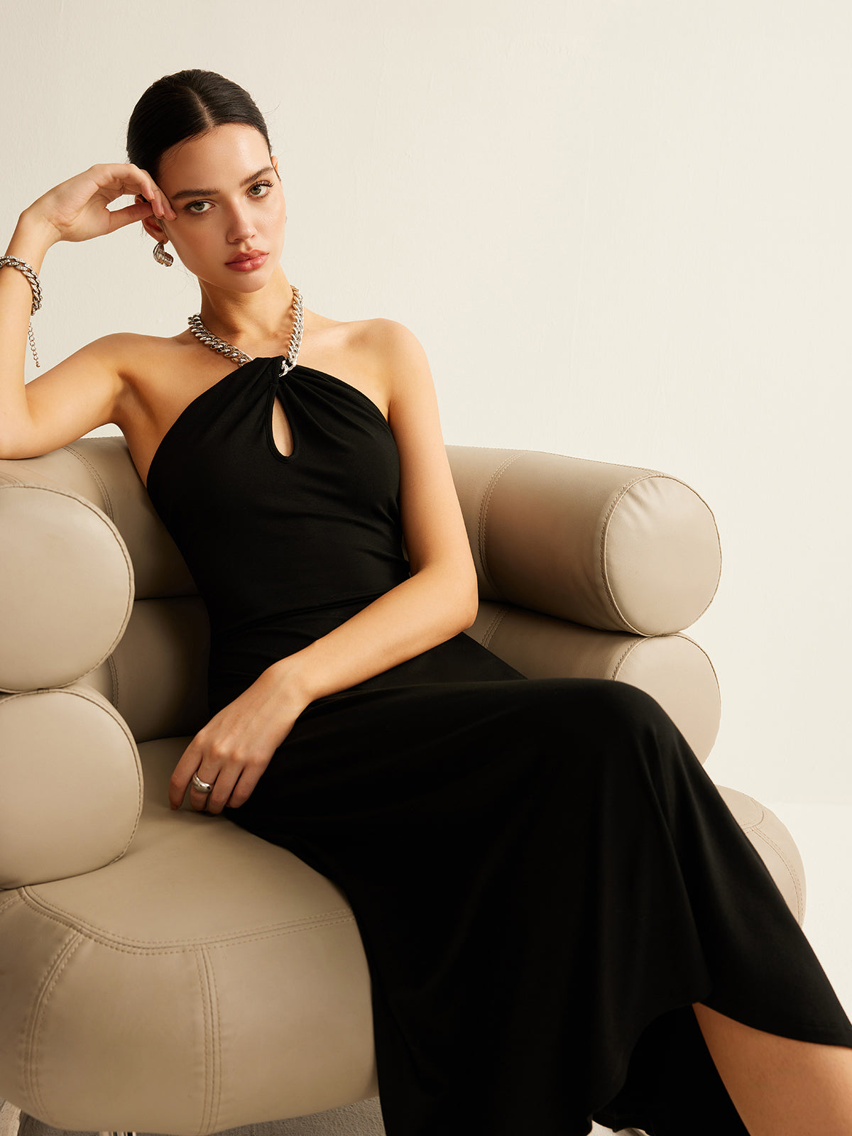 Clara | Ärmelloses Kleid mit Schlüssel-Ausschnitt