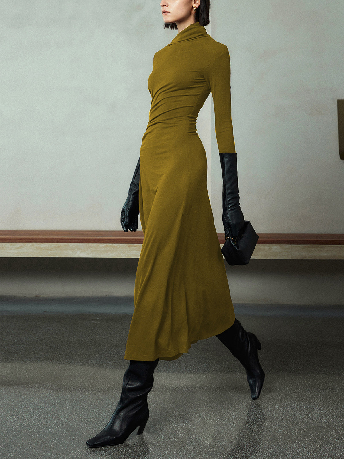 Leonie | Elegantes Bodycon Maxikleid mit asymmetrischem Ausschnitt