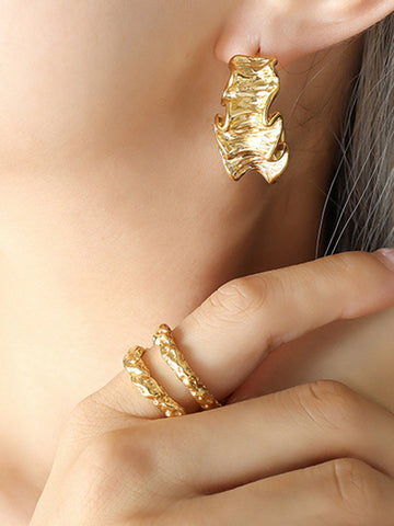 Clara | Gefaltete Wellen-Texturierte Creolen