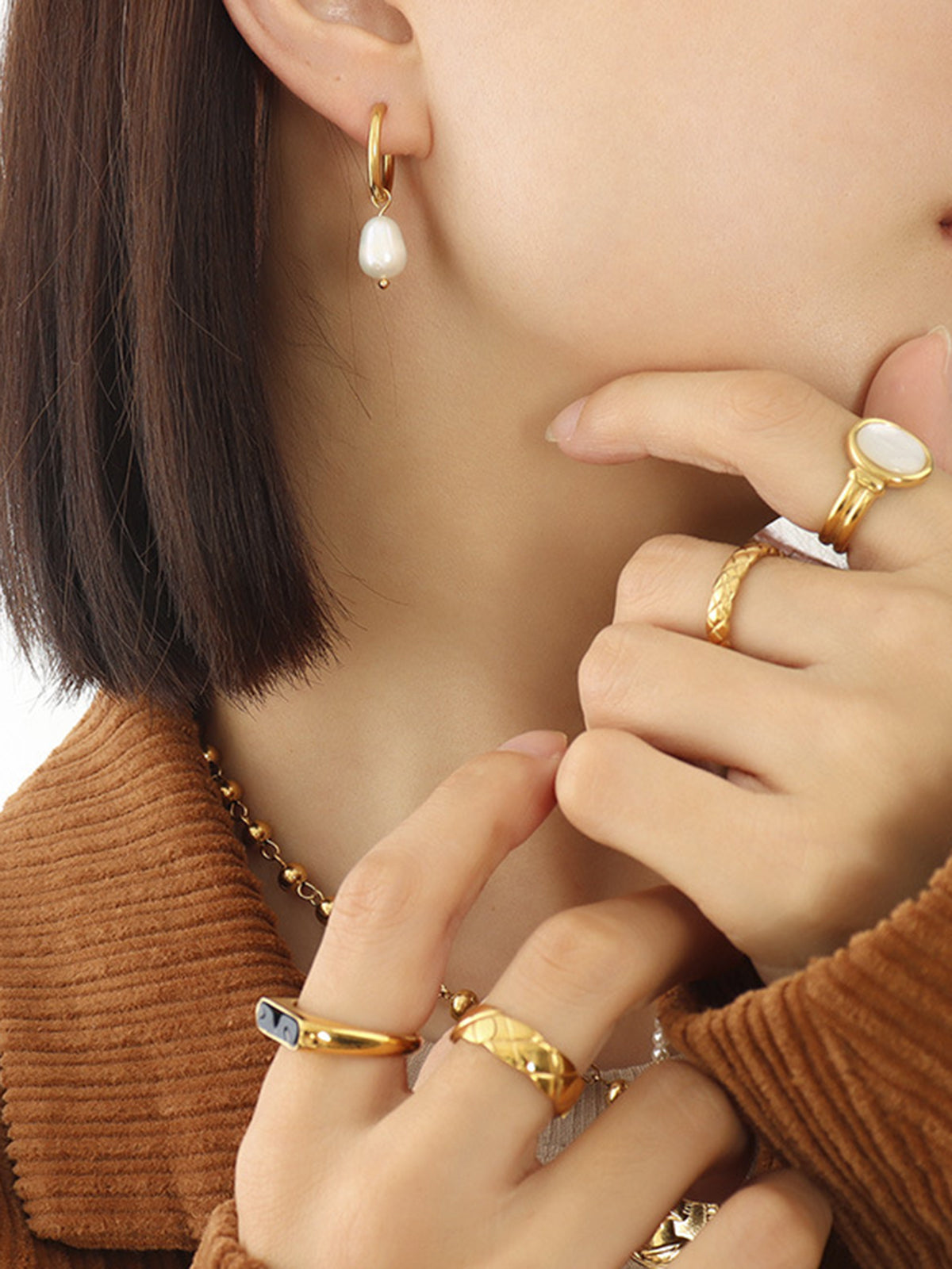 Mia | Elegante Hoop-Ring Perlenohrringe