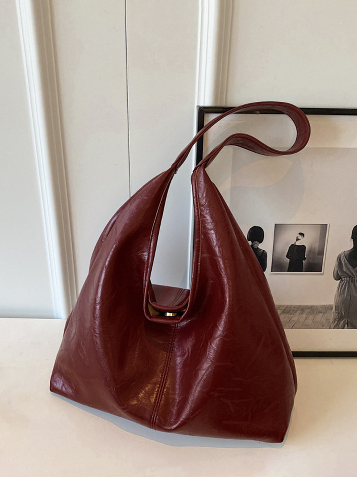 Lena | Stilvolle Hobo-Tasche mit Knopfverschluss